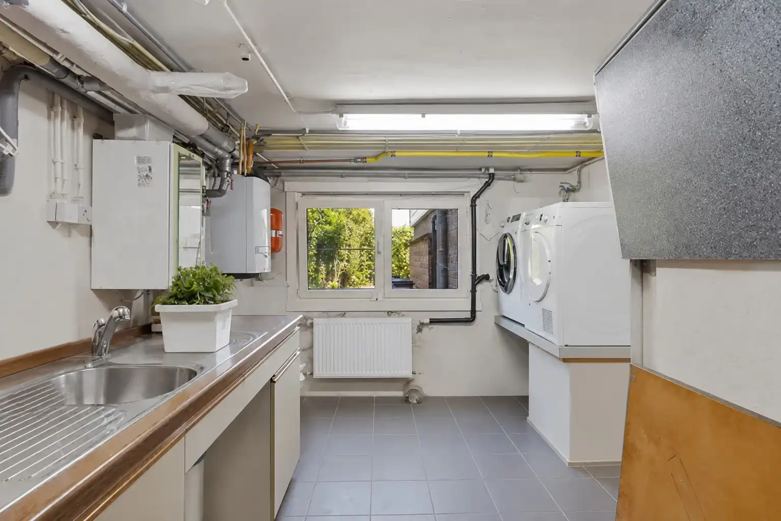 Verzorgde gezinswoning met garage in hartje Sint-Michiels foto 17