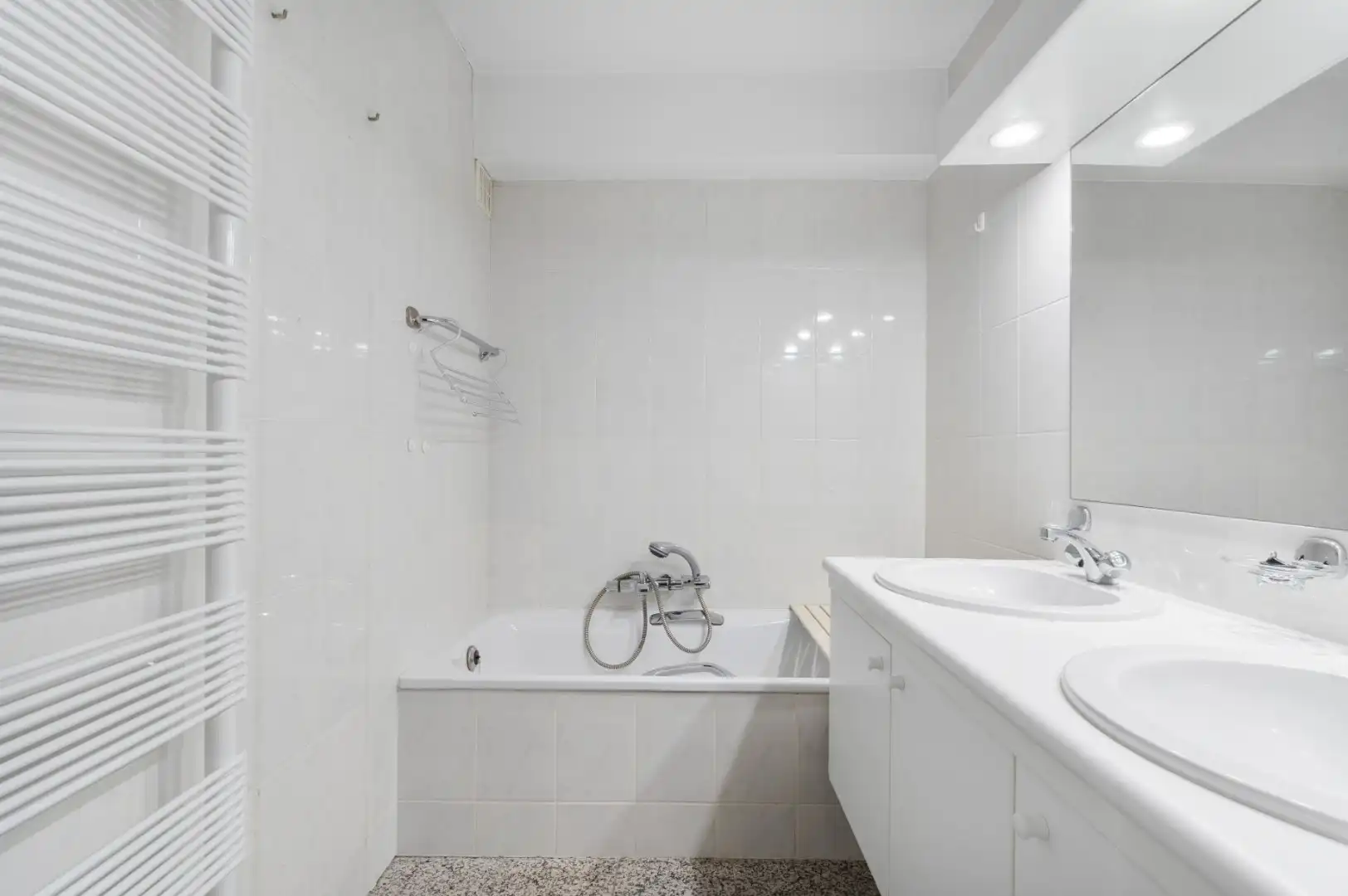 RUIM 3 SLAAPKAMERAPPARTEMENT TE KOOP  IN HET CENTRUM VAN OOSTDUINKERKE BAD foto 13