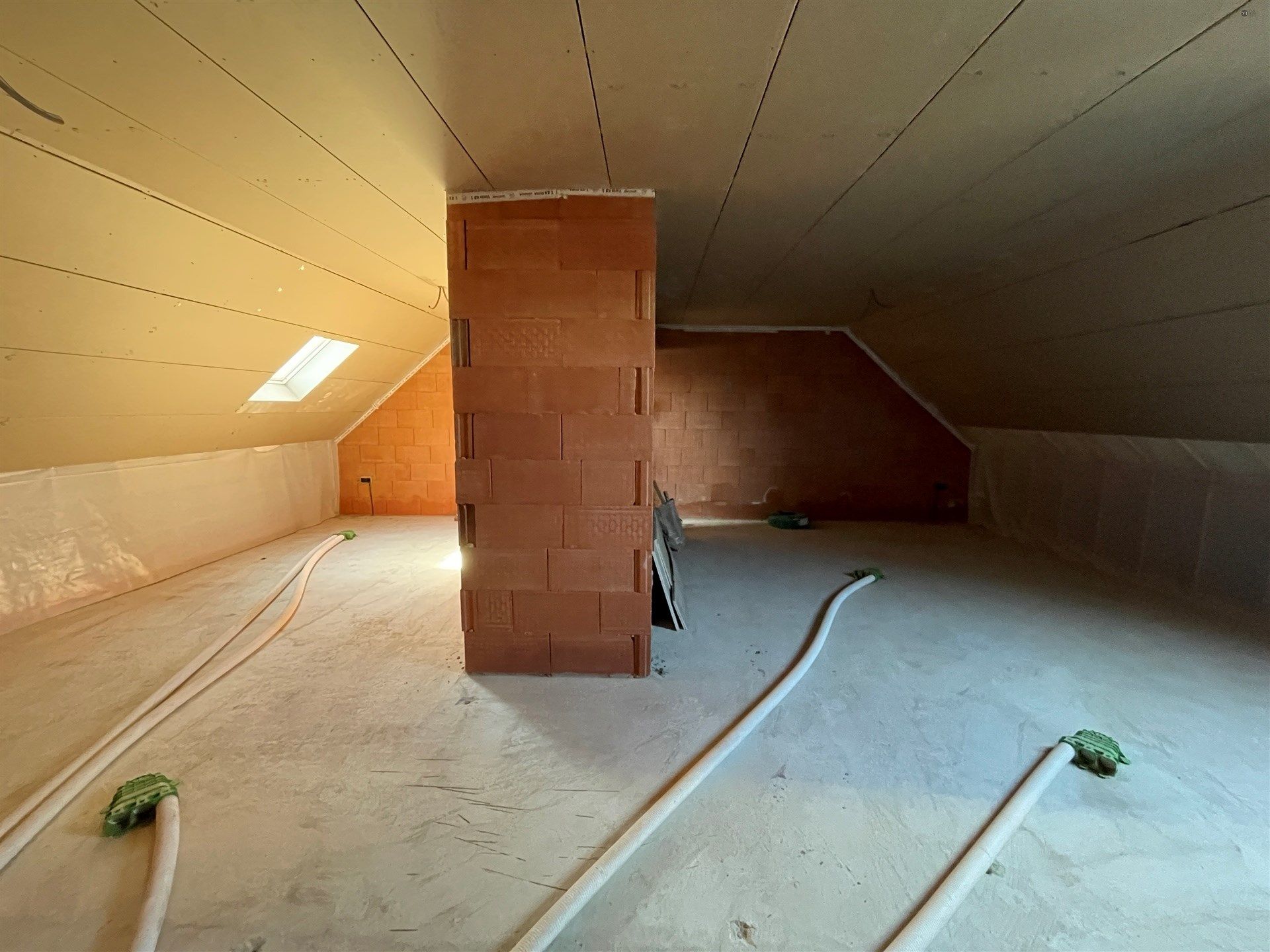 Ruime woning met 3 a 5 slaapkamers foto 5