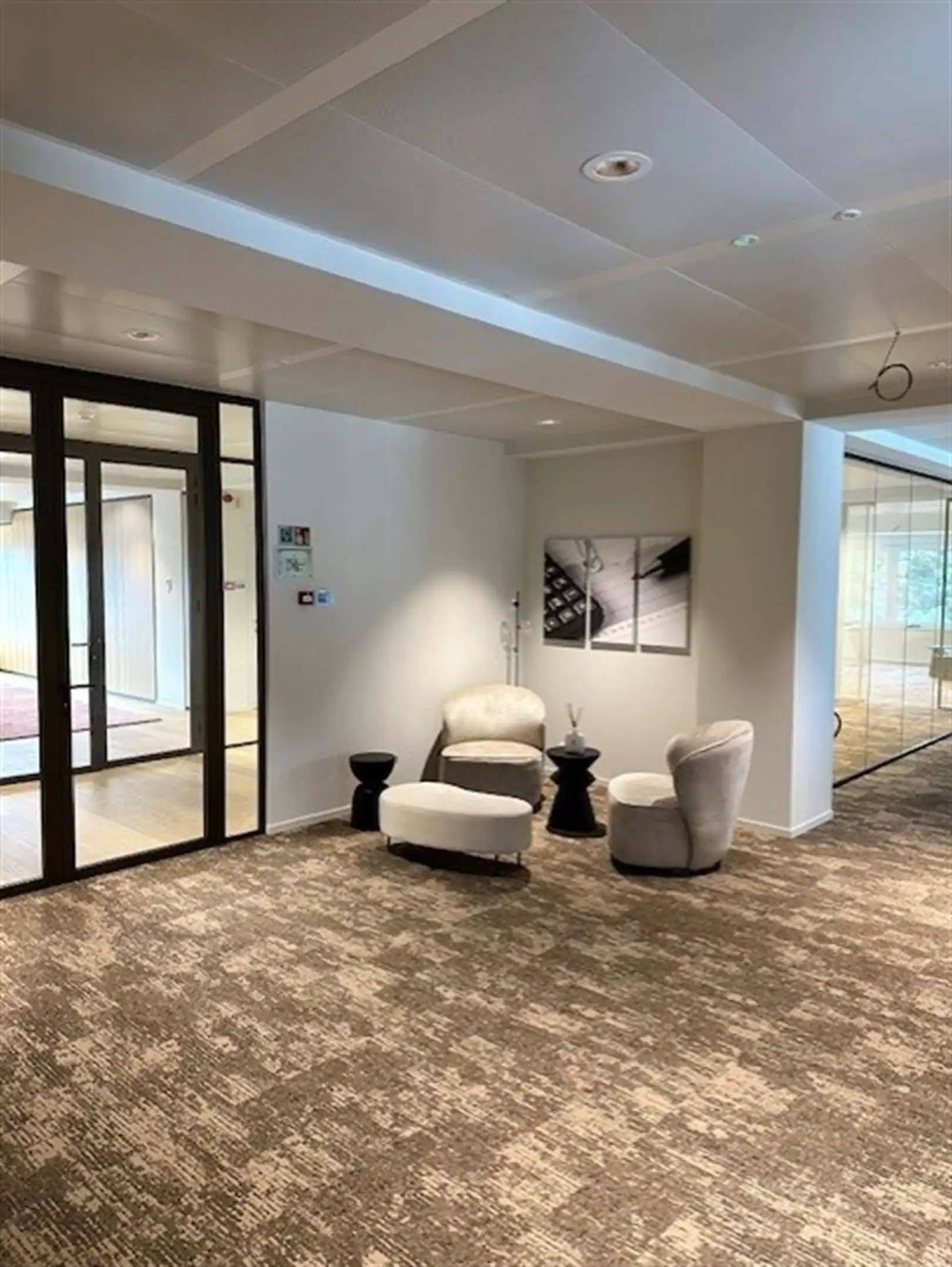 Gerenoveerde kantoren langs de Kortrijksesteenweg foto 11