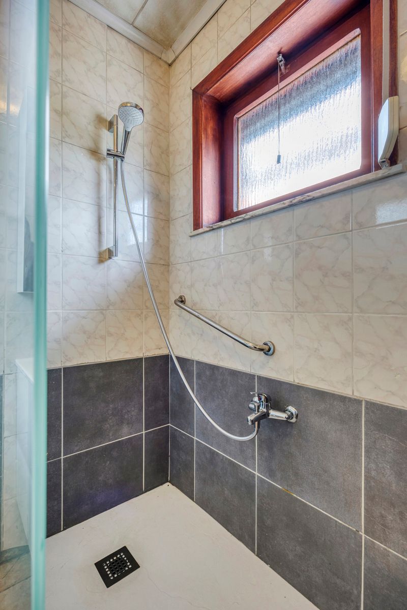 Charmante mijnwerkerswoning met 4 slaapkamers, en 2 badkamers. foto 22