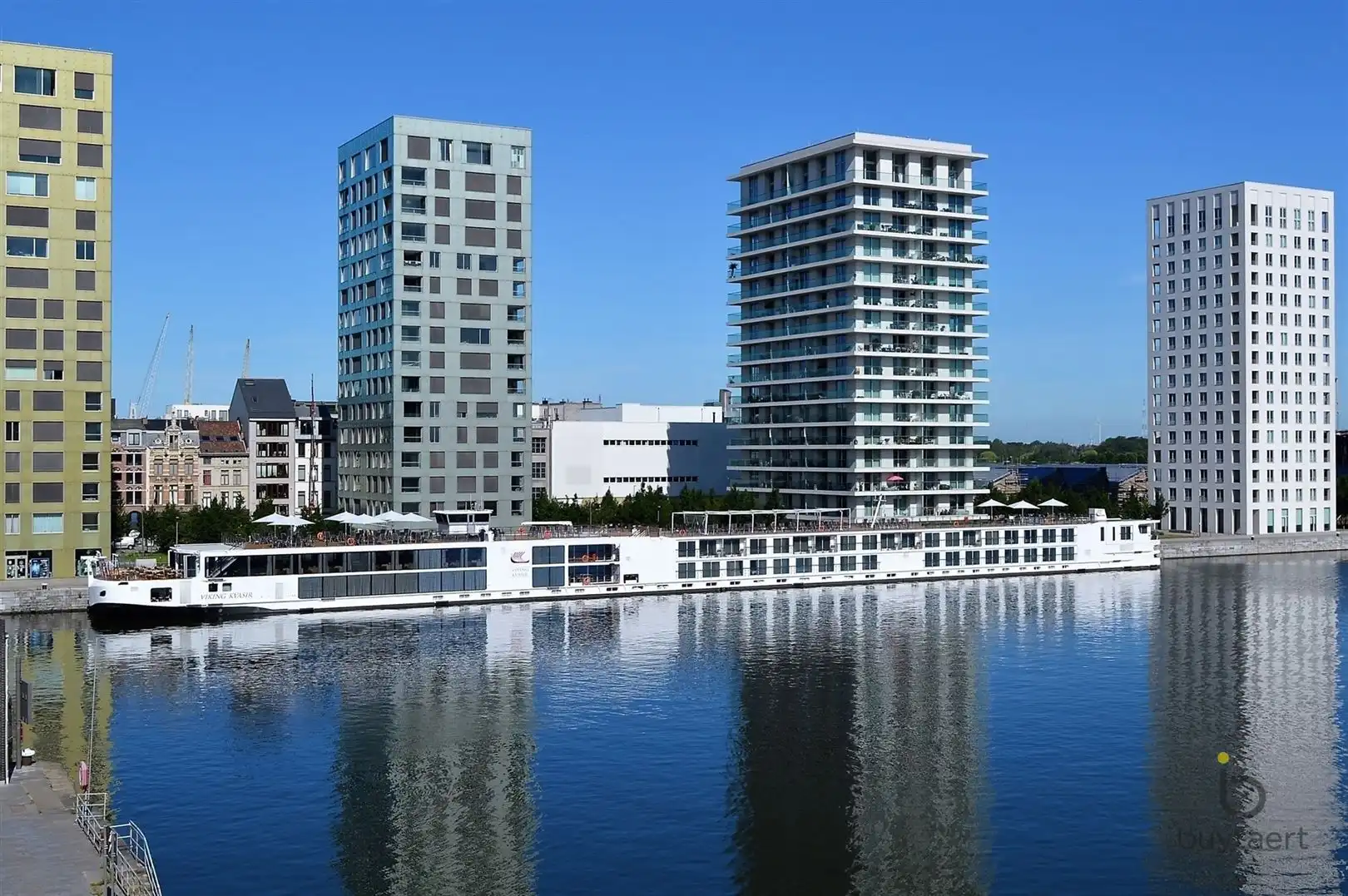 Schitterend appartement met zicht op de water! foto 2