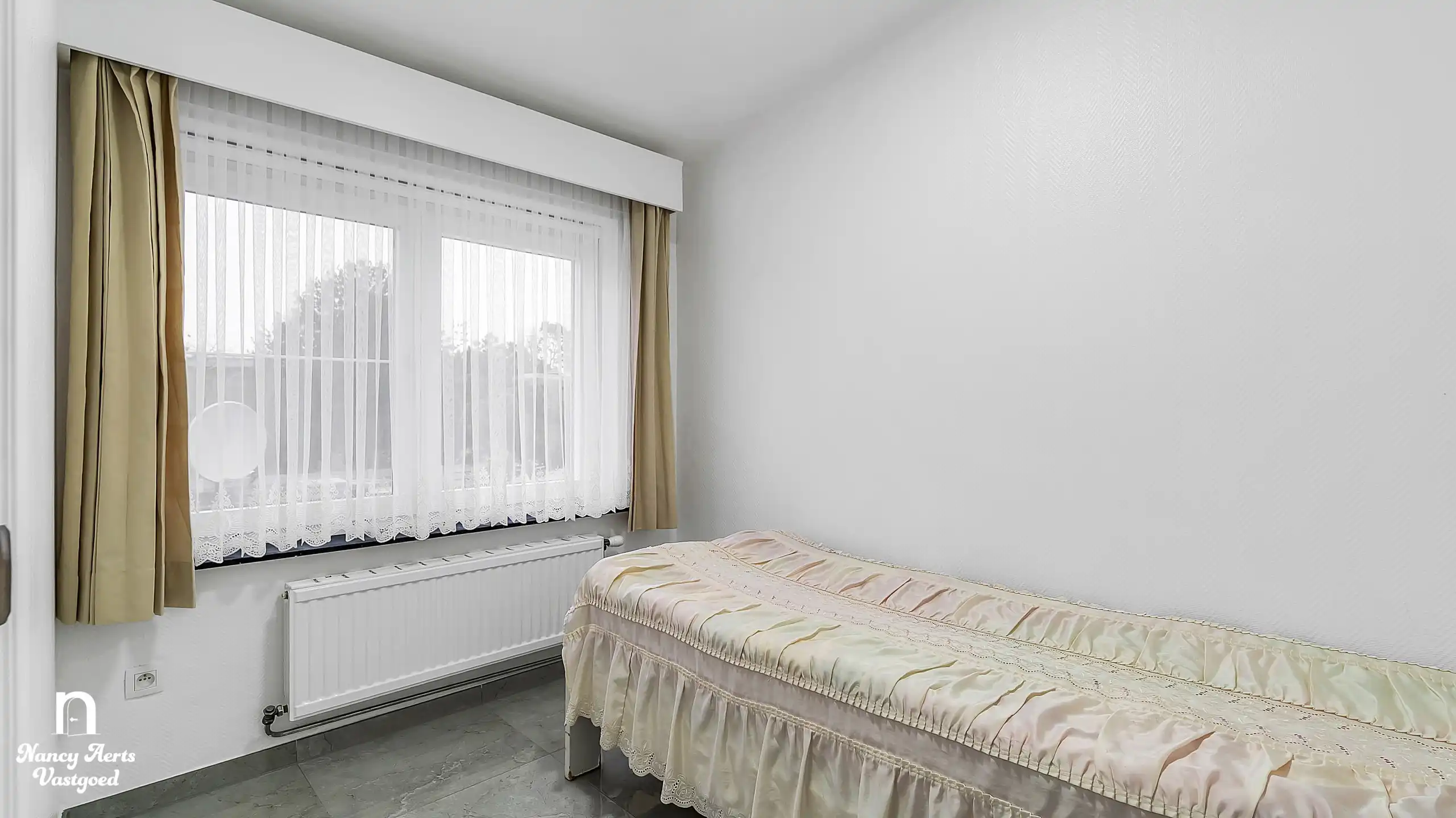 Gerenoveerde woning met 4 slaapkamers, tuin en leefkeuken foto 21