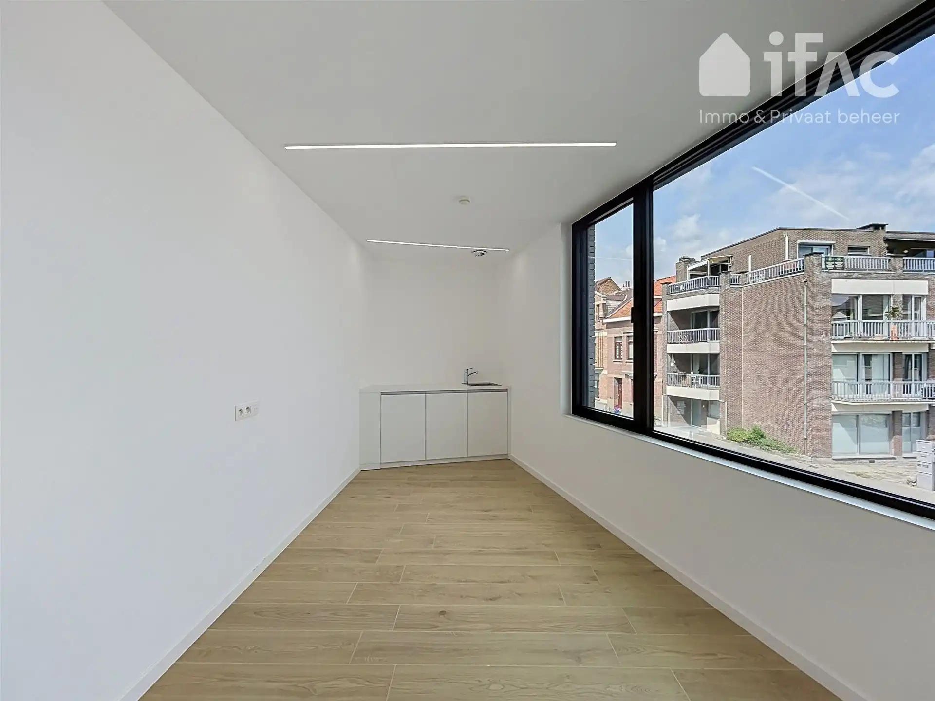 Moderne praktijkruimtes in modern en lichtrijk gebouw foto 25