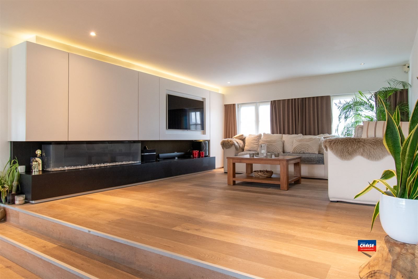 PRACHTIG LANDHUIS MET PRAKTIJKMOGELIJKHEDEN EN ZWEMBAD OP EEN TOTALE OPPERVLAKTE VAN 10a 50ca  foto 12