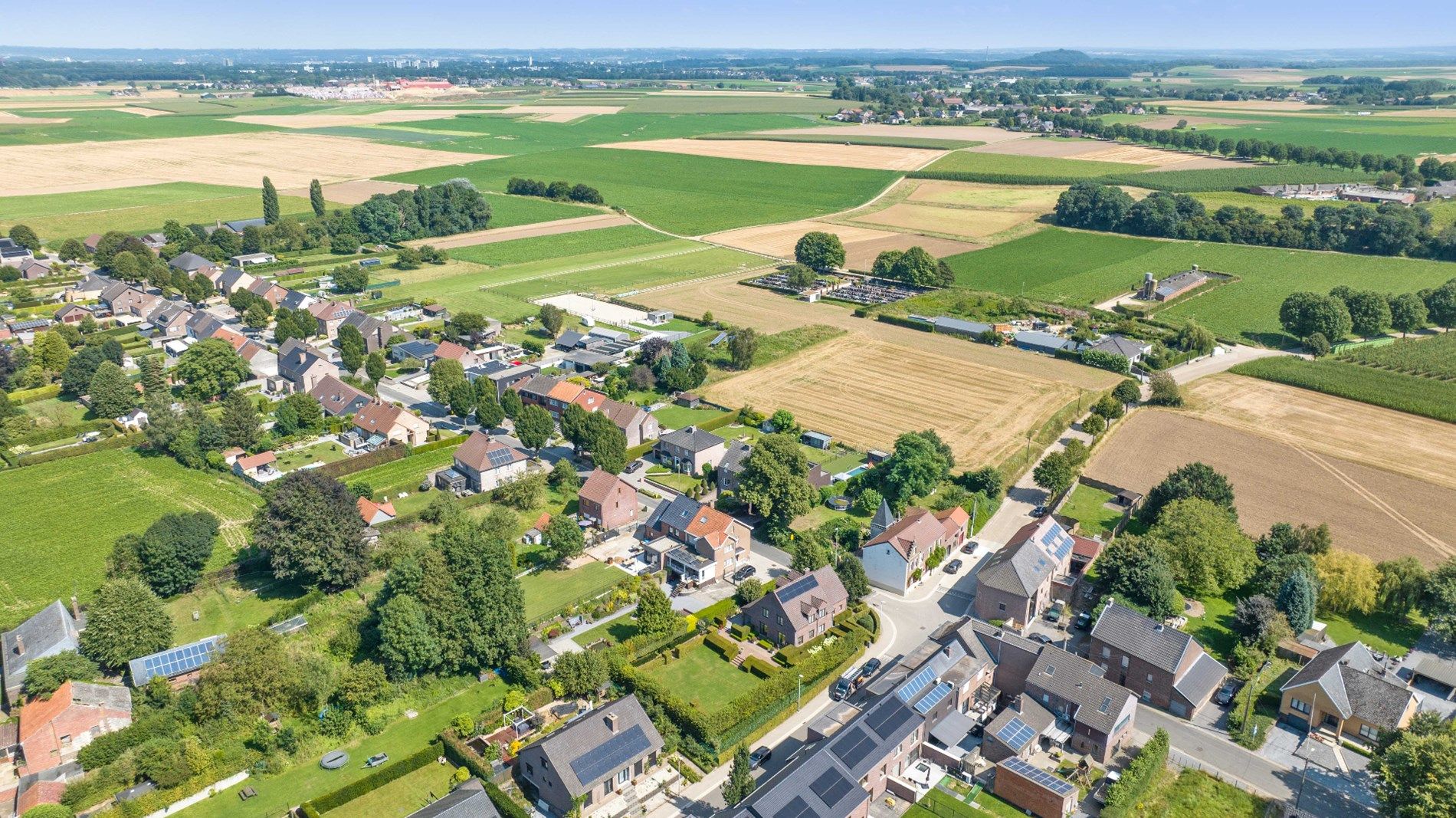 Instapklaar, energiezuinig landhuis met bouwgrond voor open bebouwing foto 4