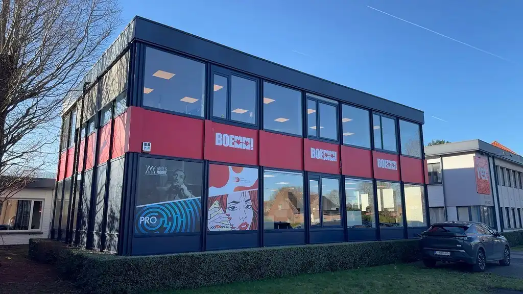 Instapklaar kantoor te huur vlakbij R4 en E40 in Drongen foto {{pictureIndex}}