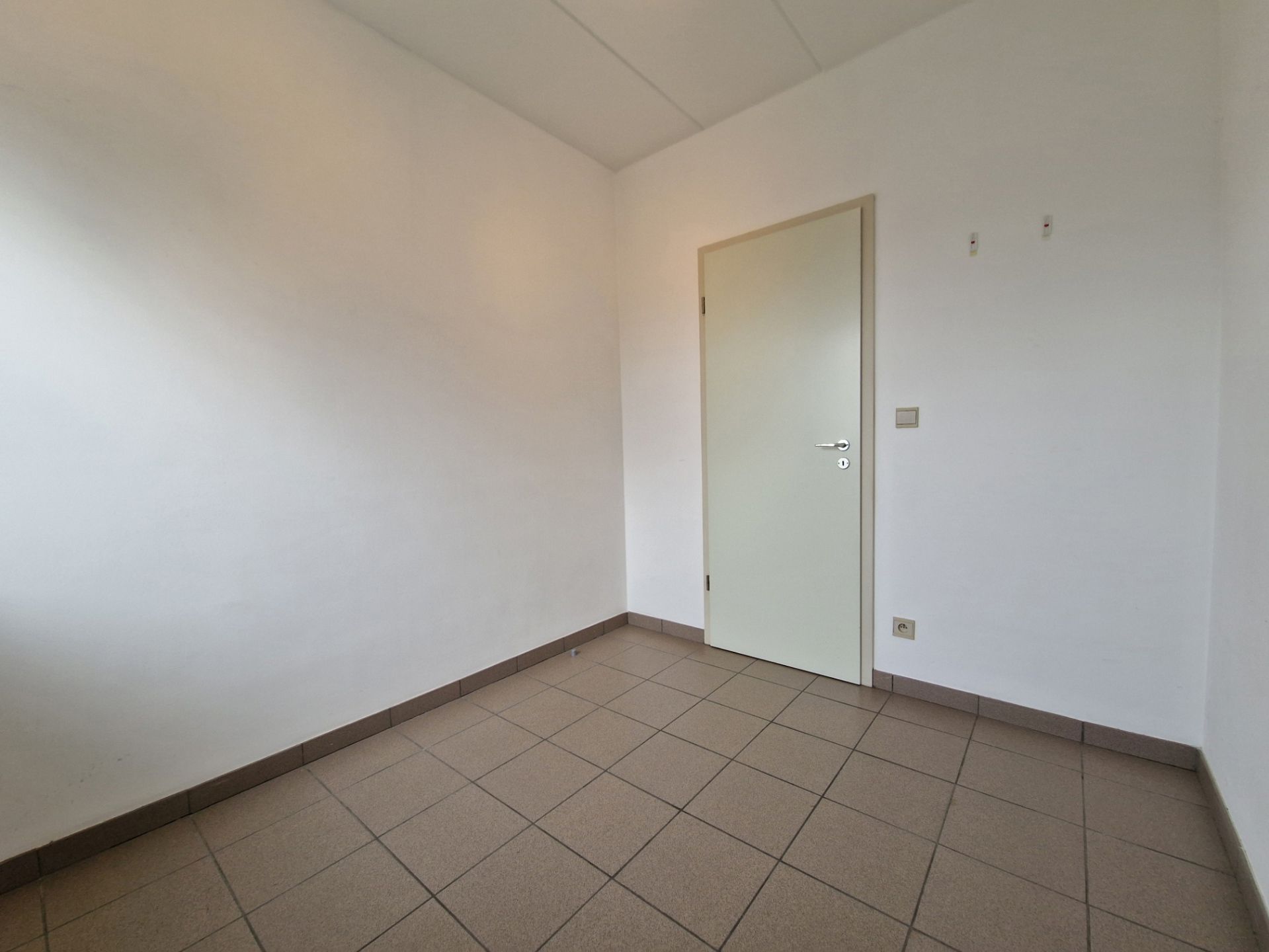 Instapklaar appartement met 2 slaapkamers, berging & parking foto 12