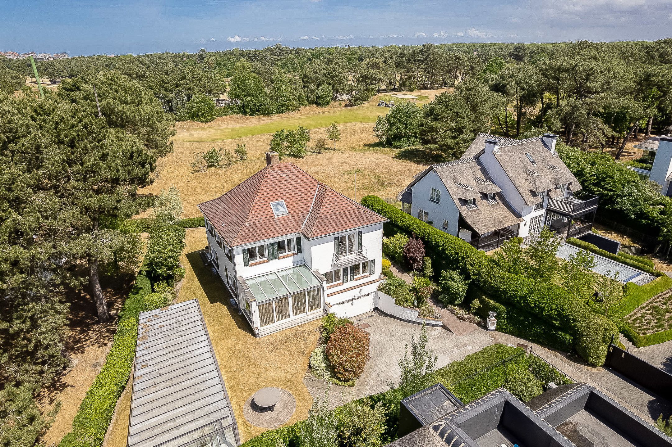 VILLA met panoramisch zicht op de ROYAL ZOUTE GOLF CLUB foto 13