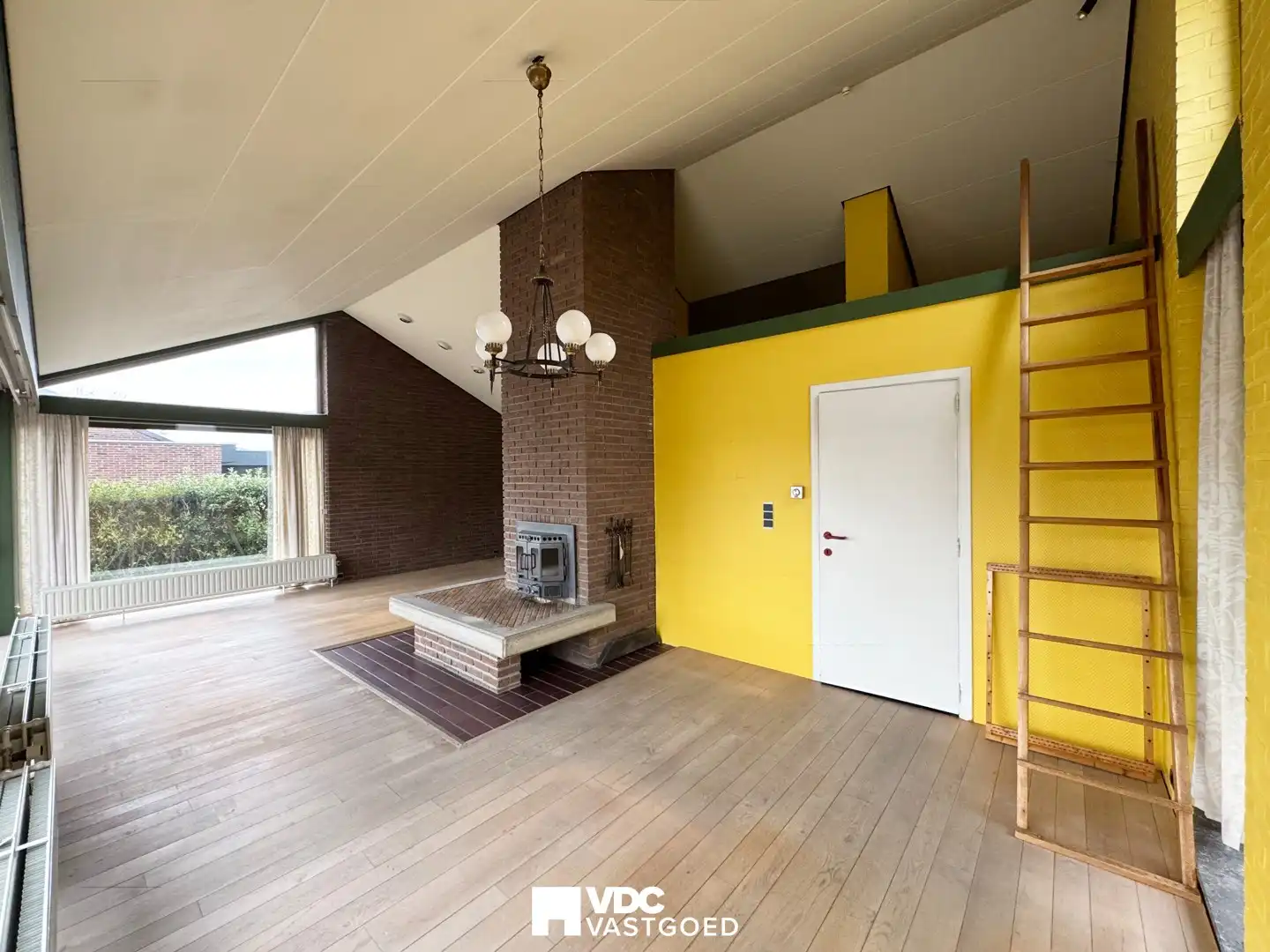 Ruime open bebouwing met prachtige tuin en veel potentieel foto 13