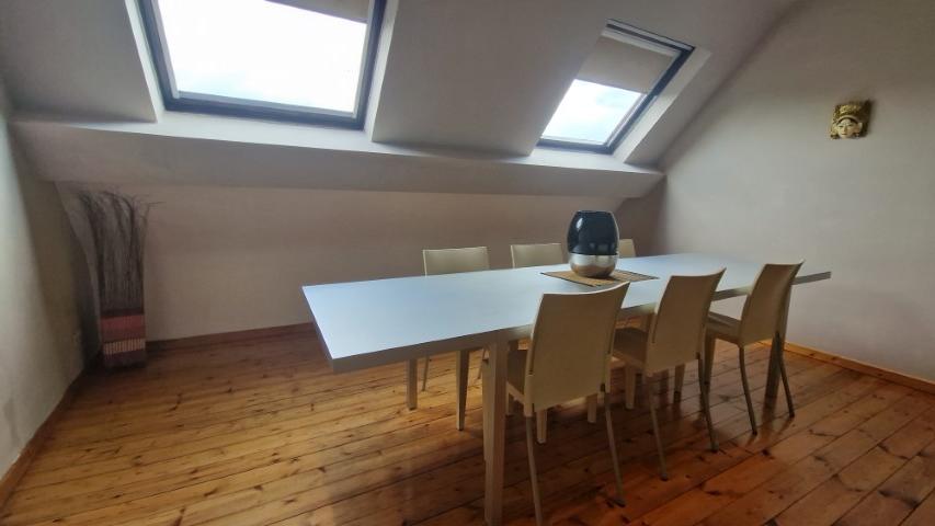 Ruime EENGEZINSWONING met grote leefruimten, 2 slaapkamers en mooi terras, woning met mogelijkheden, op 1 are 33 ca. foto 37