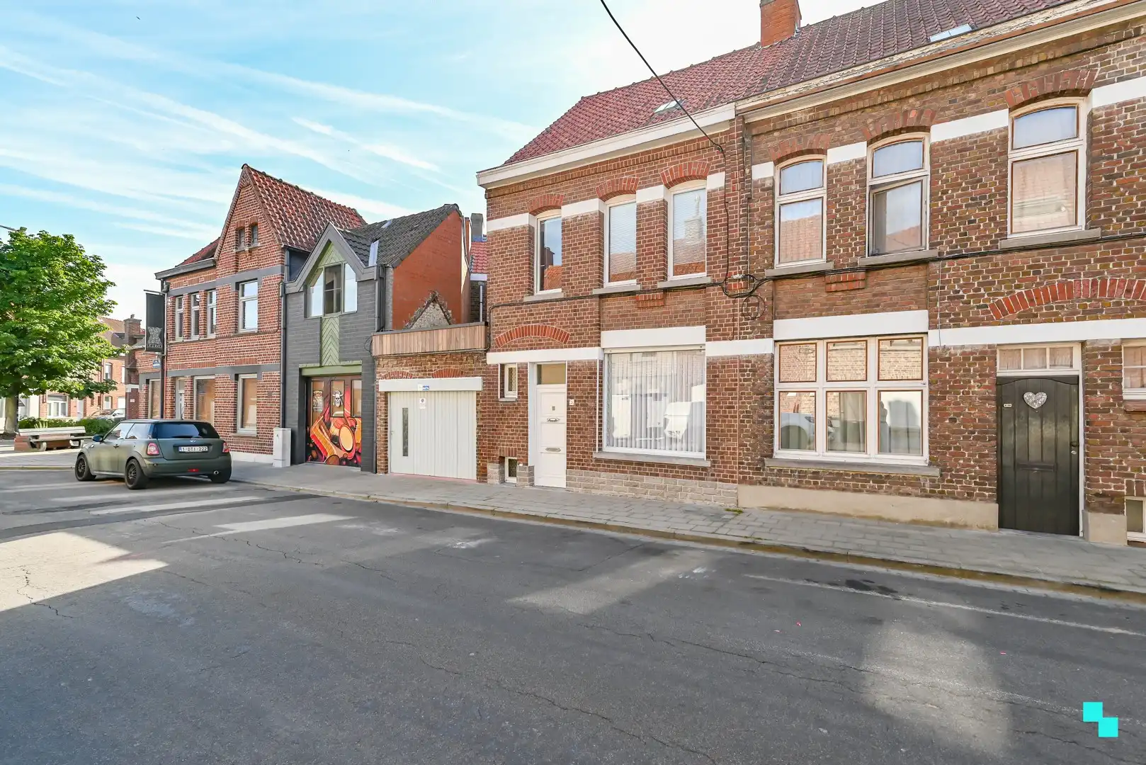 Knusse rijwoning nabij centrum Izegem foto 2