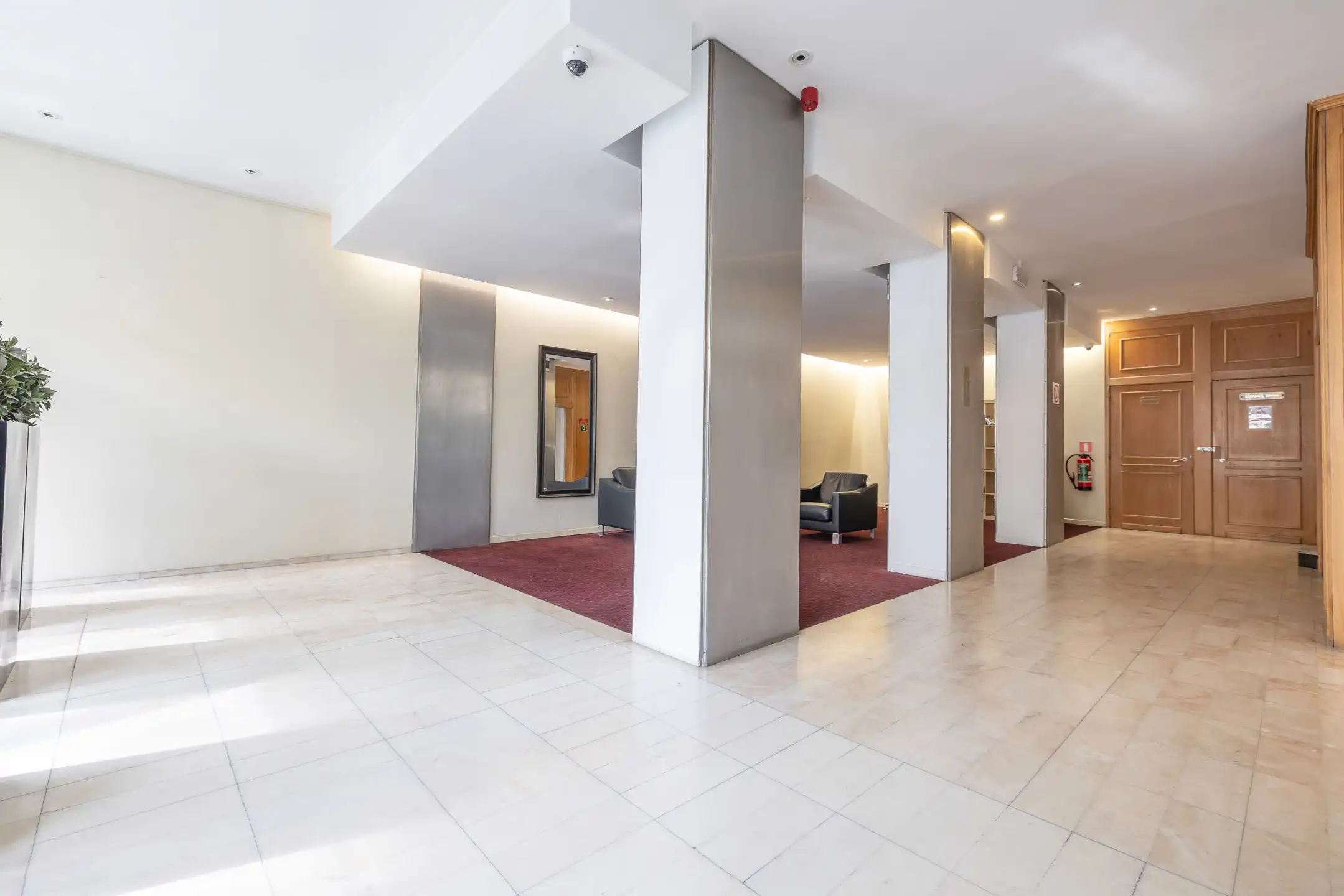 Dichtbij Louizalaan rustig aan de achterzijde van het gebouw foto 22