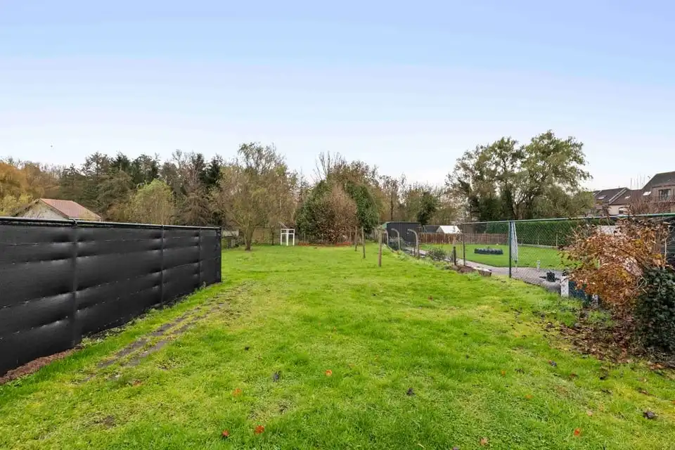 HALFOPEN BEBOUWING MET GARAGE EN GROTE TUIN IN TONGEREN foto 7