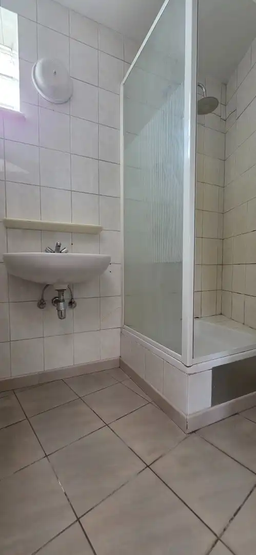 Renovatiewoning met veel potentieel foto 8