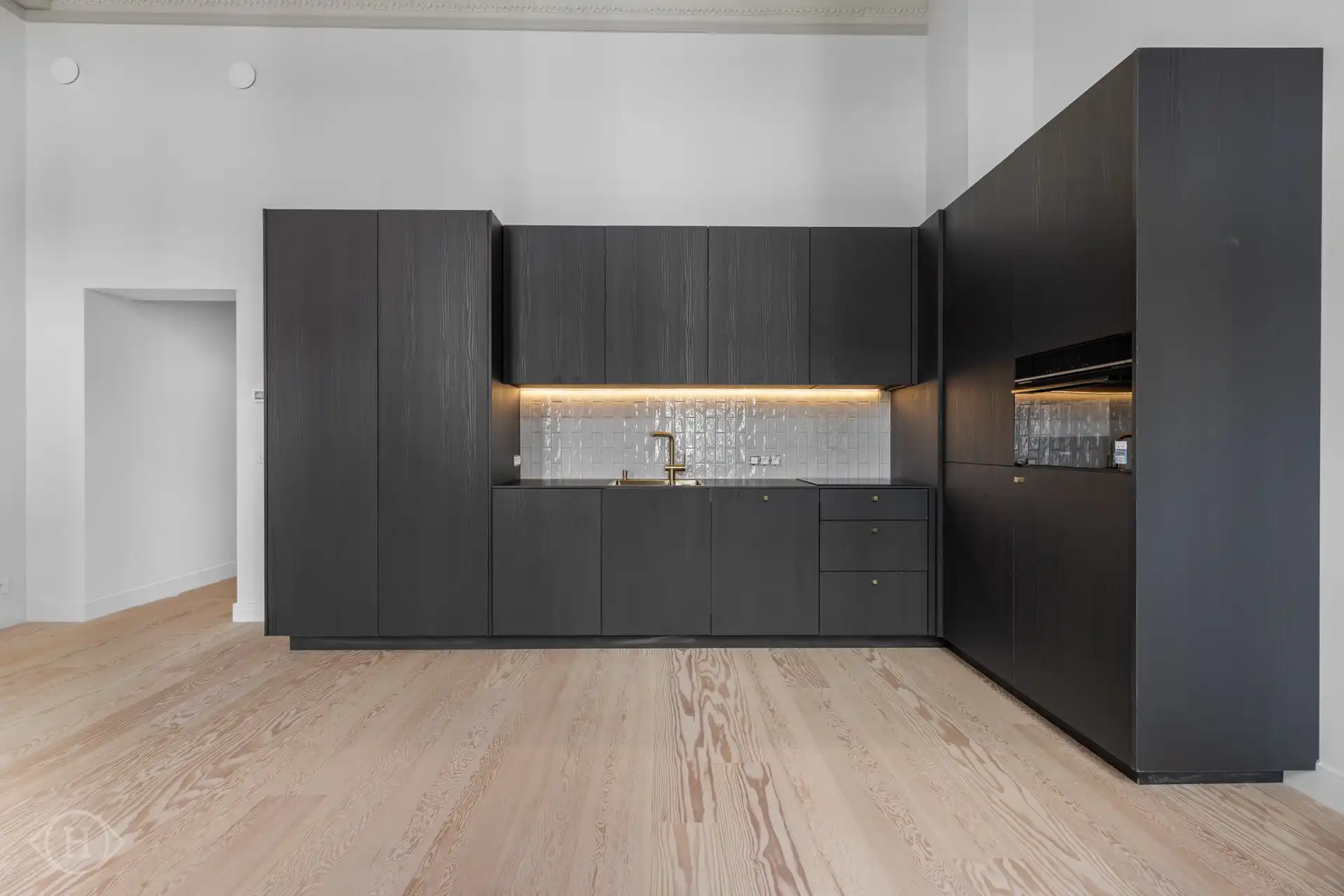 Exclusieve studio met balkon op Bondgenotenlaan foto 5