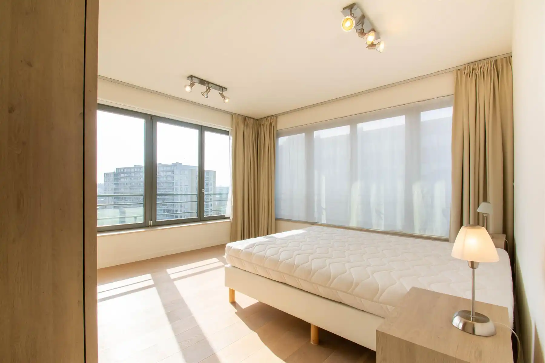 Prachtig gemeubeld 3 kamer appartement + TERRAS (NAVO) foto 9