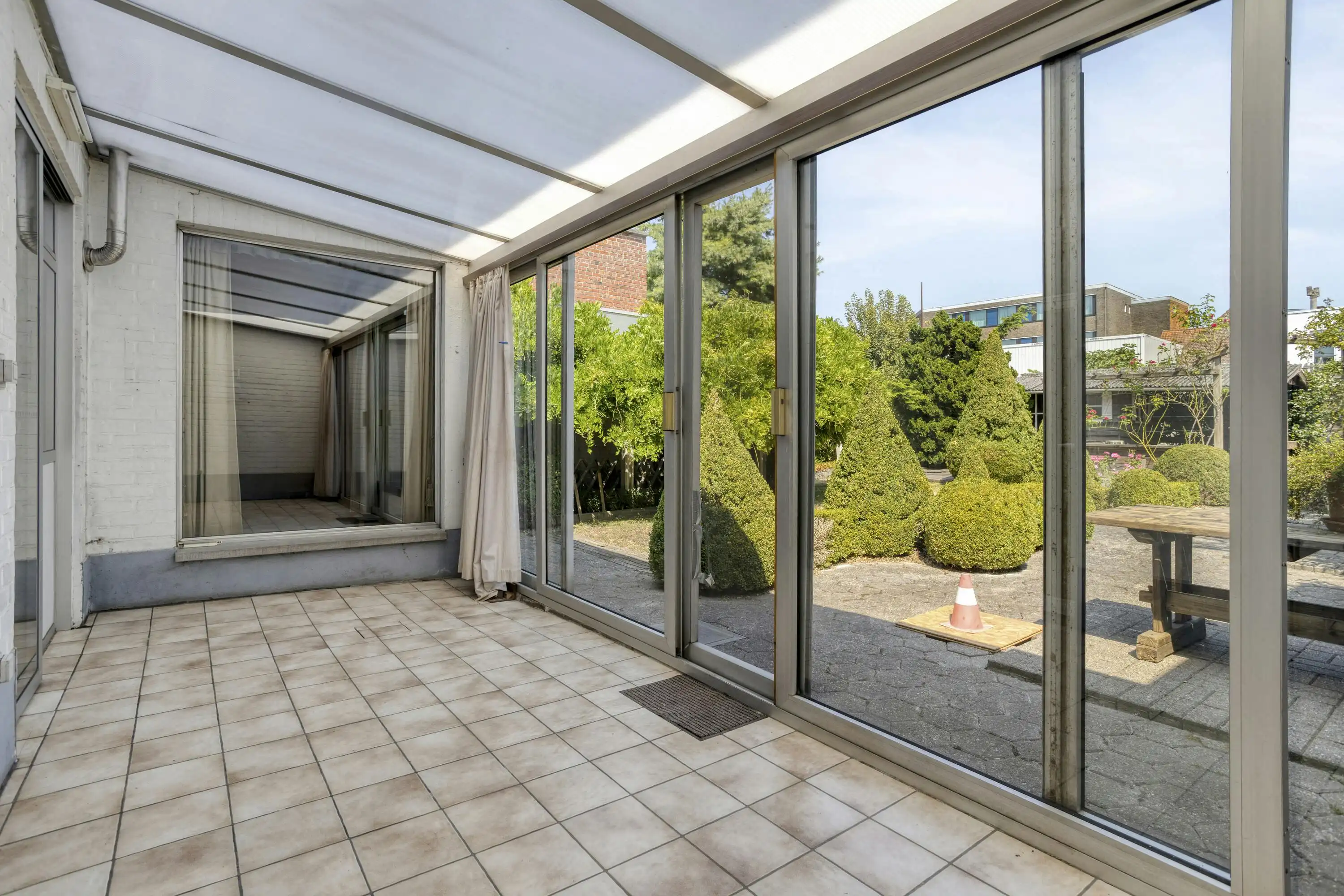 Solide huis met 4 slaapkamers, tuin, garage en kapel te koop foto 9