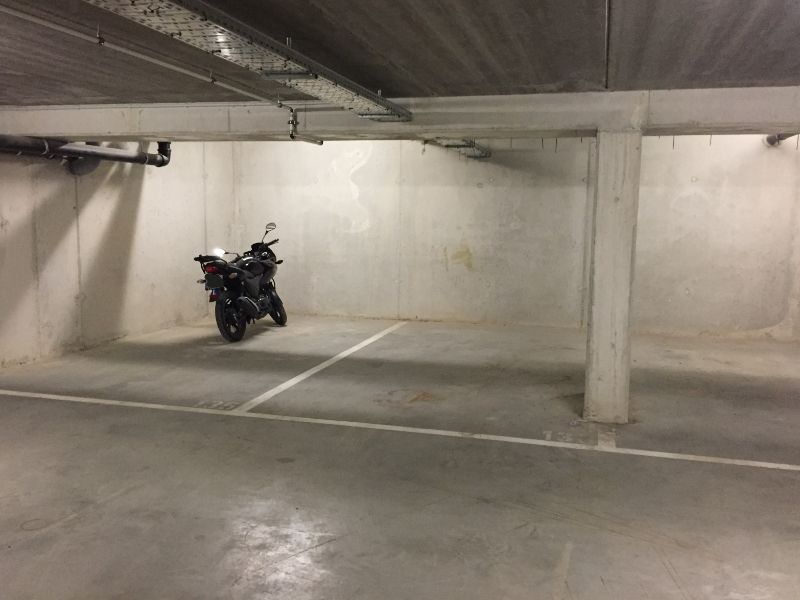 Uitstekend gelegen 2-slpk appartement met terras, autostaanplaats en kelderberging foto 17