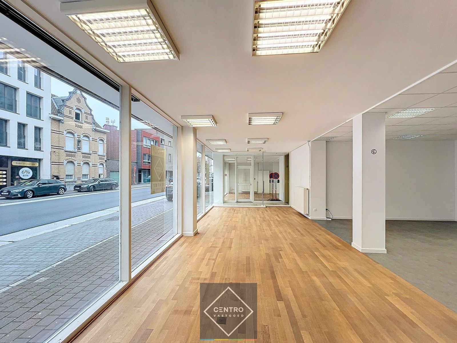 Unieke kantoorruimten van 660m² te Roeselare - dicht bij de Grote Markt aan zeer AANTREKKELIJKE prijs! foto 2