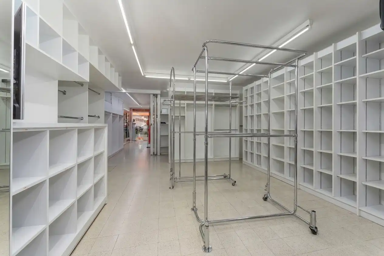 Unieke handelswoning met uitstekend draaiende winkel in centrum Beveren! foto 11