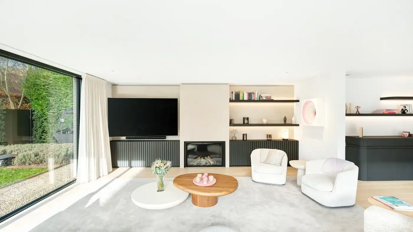 Perfect georiënteerde villa met zwembad voorzien van een duurzame luxeafwerking foto 12