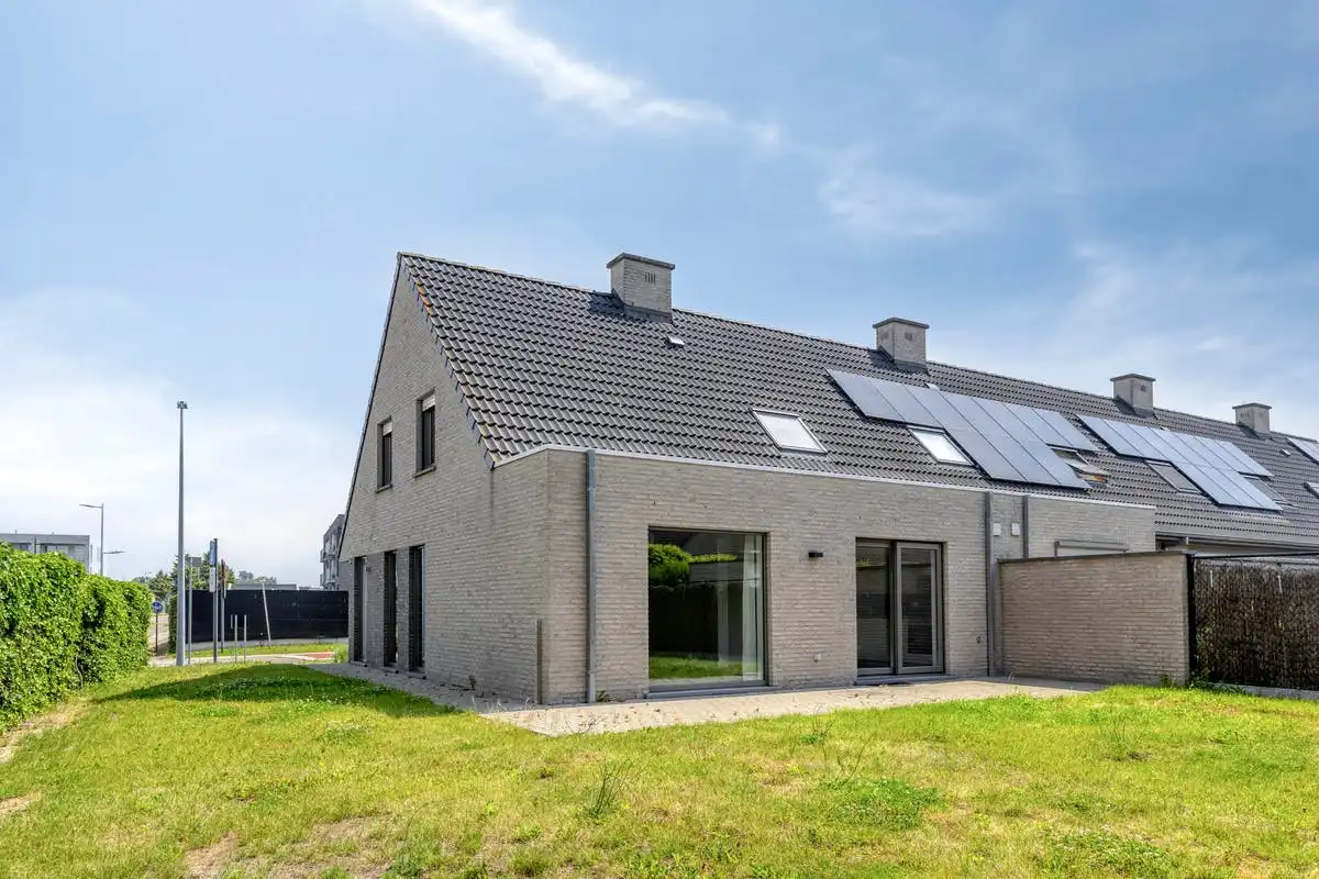 Lichtrijke gezinswoning met 3 slaapkamers te koop in Kuurne! foto 2