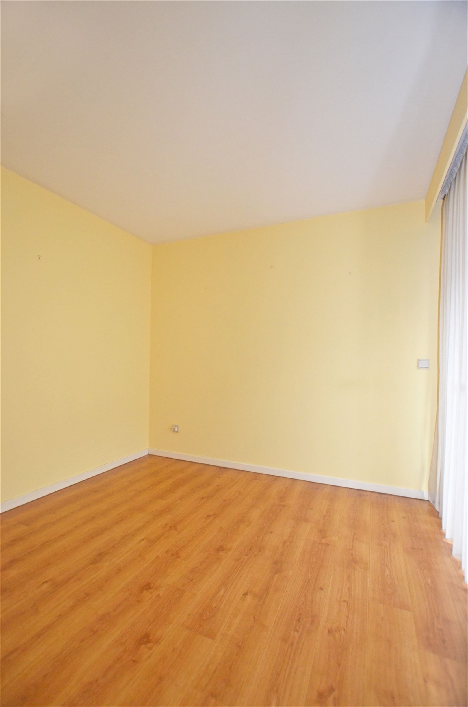 Ruim op te frissen appartement op wandelafstand van de stad foto 10