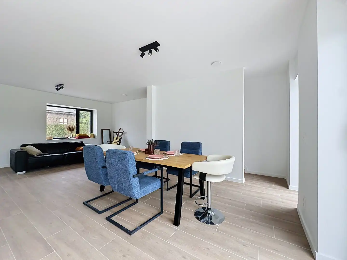 Instapklare vernieuwbouwwoning in het mooie Wezemaal foto 9