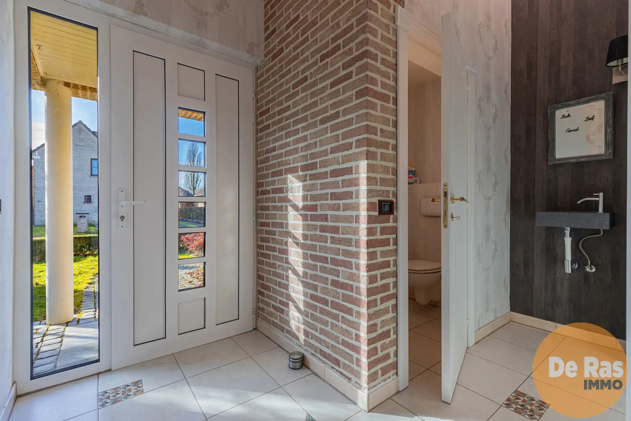 WICHELEN - Rustig gelegen instapklare woning met tuin foto 2