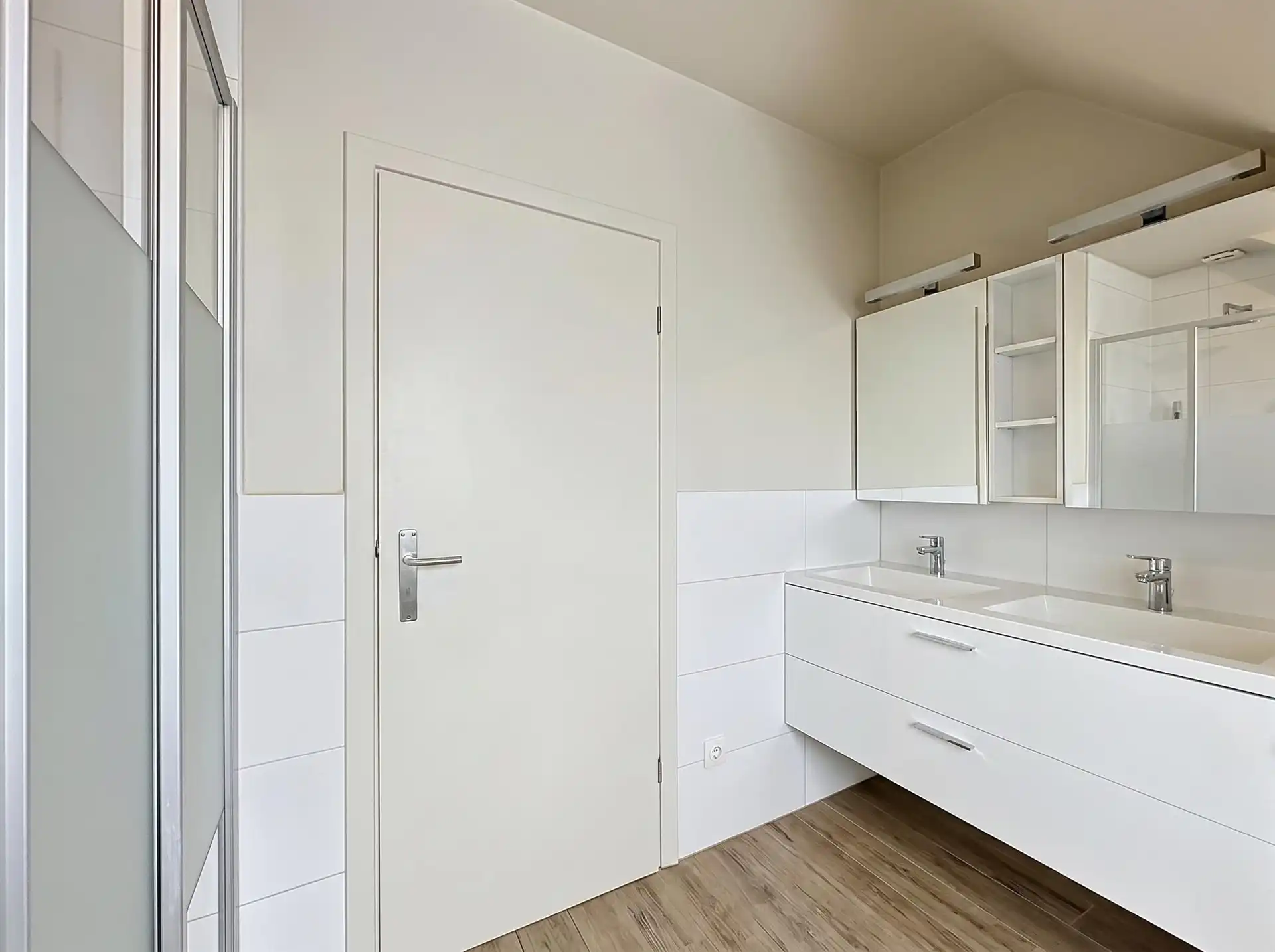 Instapklare open bebouwing met 3 slaapkamers, oprit en garage op perceel van 524m² in Zwijndrecht! foto 15