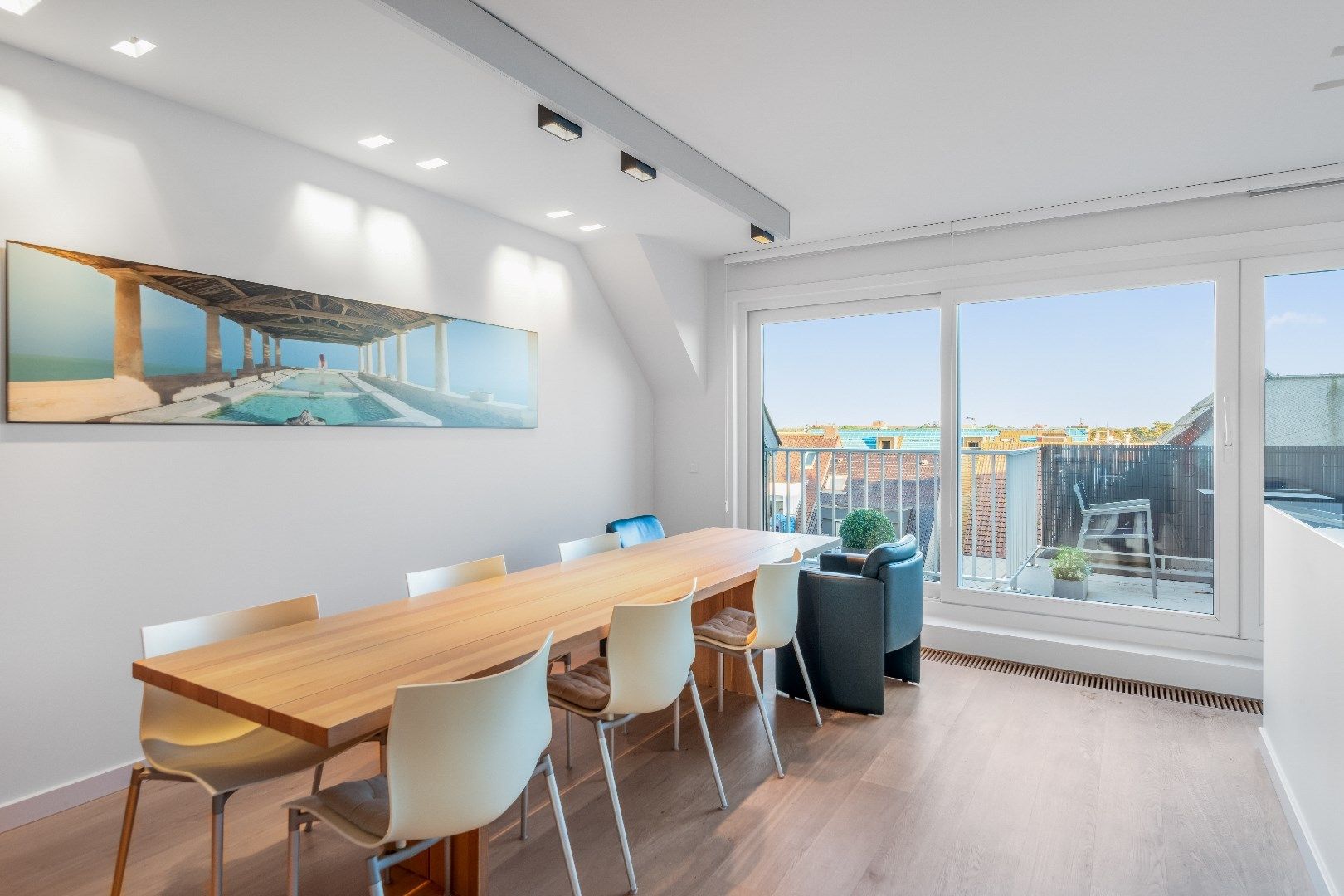 Ruim en lichtrijk doorzonappartement gelegen aan de zonnekant van de Lippenslaan foto 7