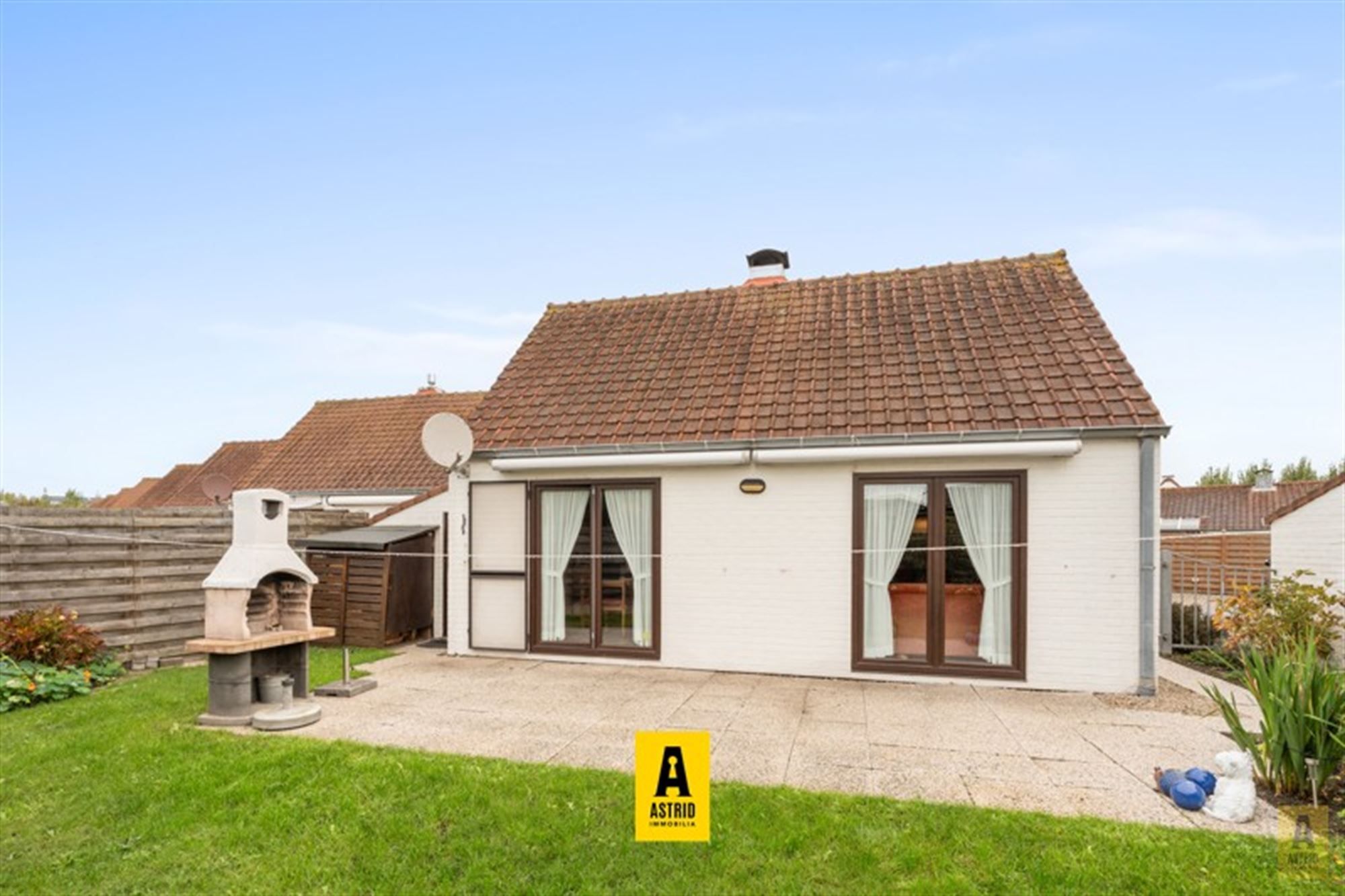 Hoofdfoto van de publicatie: Instapklaar vakantiehuisje (3 slpks) met parkeerplaats vlakbij zee!