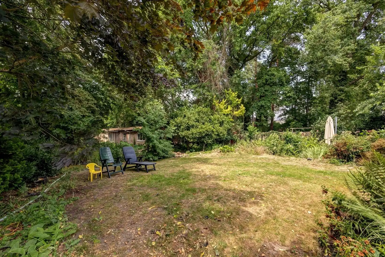 Karaktervolle half open villa met grote tuin 1.189m² in een rustige straat. foto 27