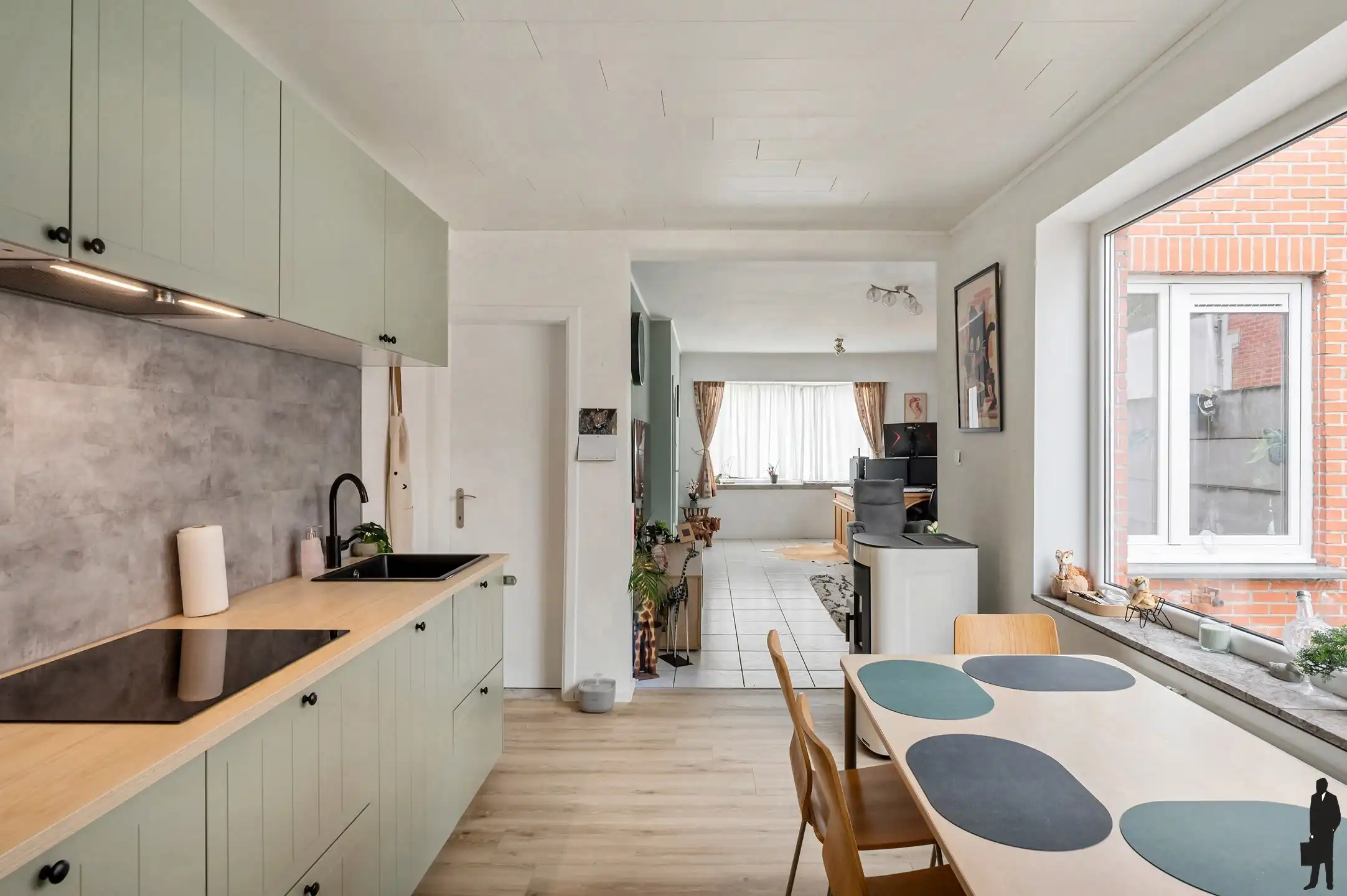 Charmante gerenoveerde rijwoning met zij-ingang en tuin in centrum Essen. foto 7