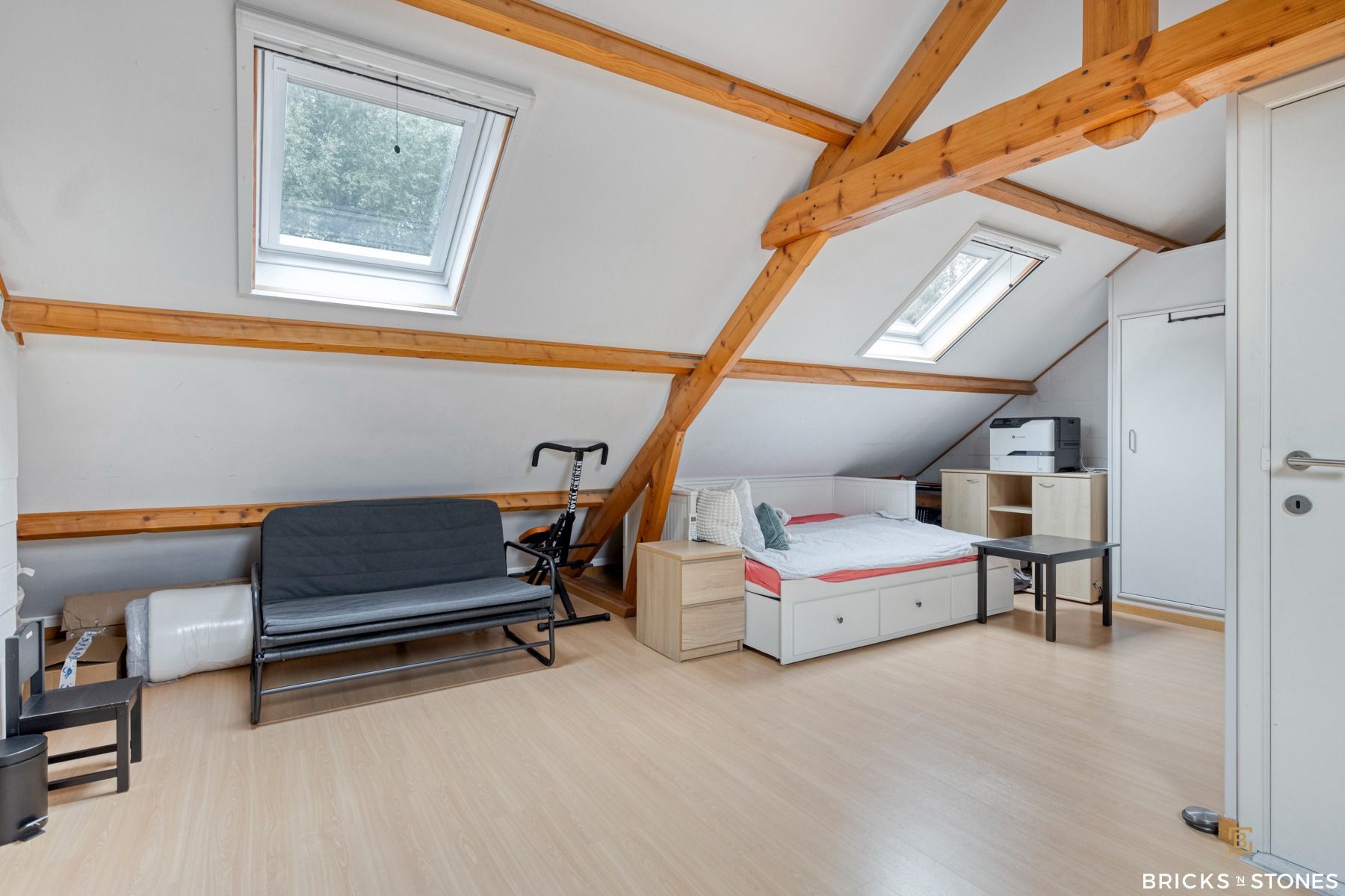 Instapklare woning met 4 slaapkamers, garage en tuin foto 19