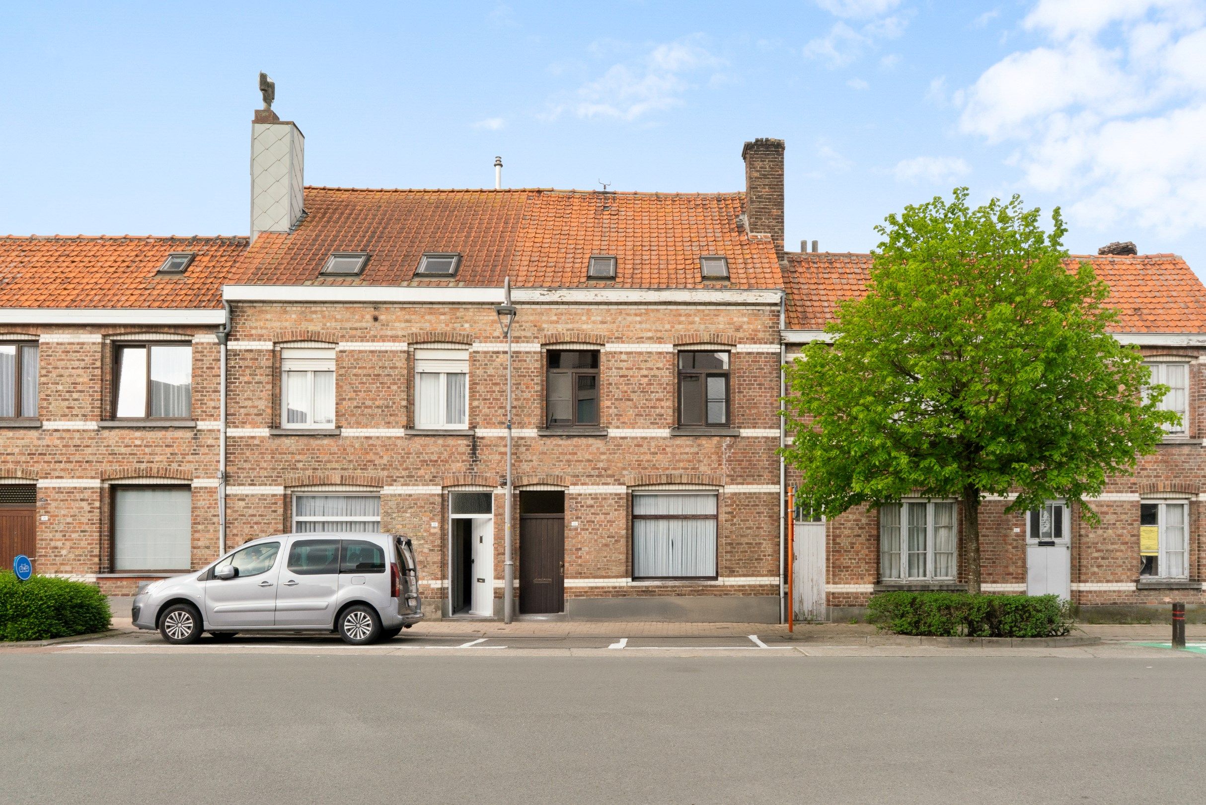 Hoofdfoto van de publicatie: Te renoveren huis met vier grote kamers te Westkapelle
