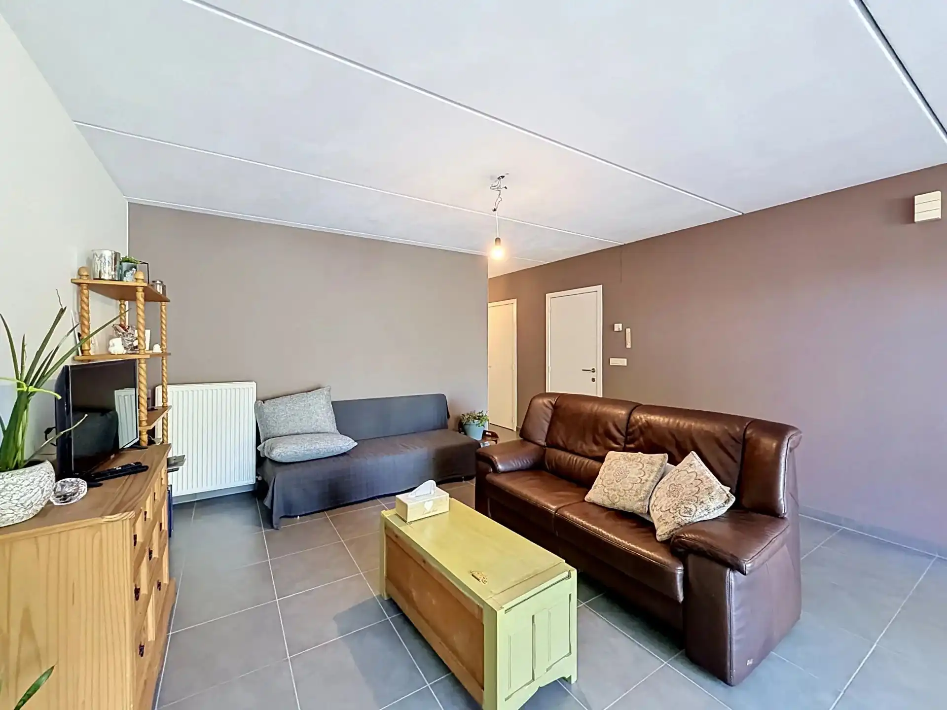 Ruim appartement met 2 slaapkamers, groot terras en staanplaats. foto 4