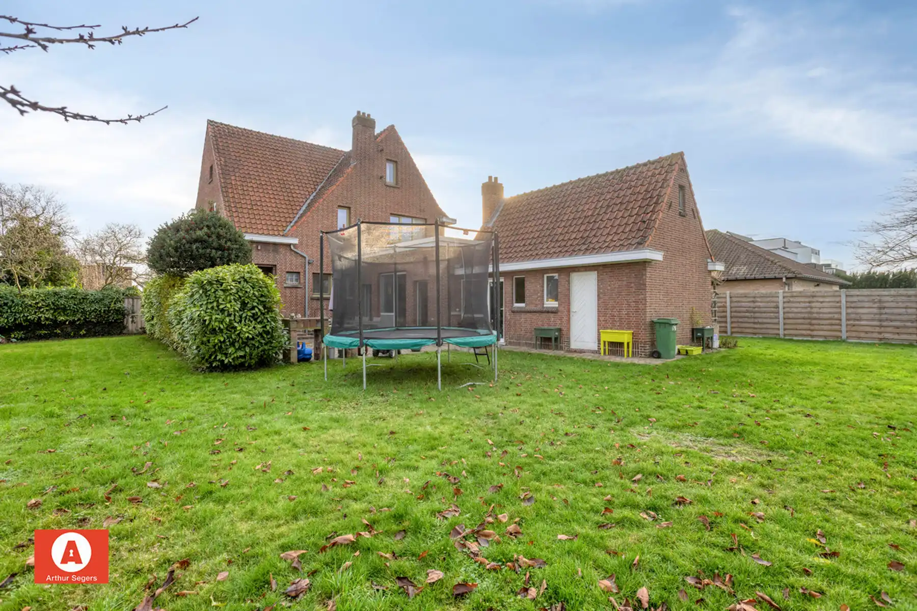 Karaktervolle open bebouwing met 5 slaapkamers en bureau foto 27