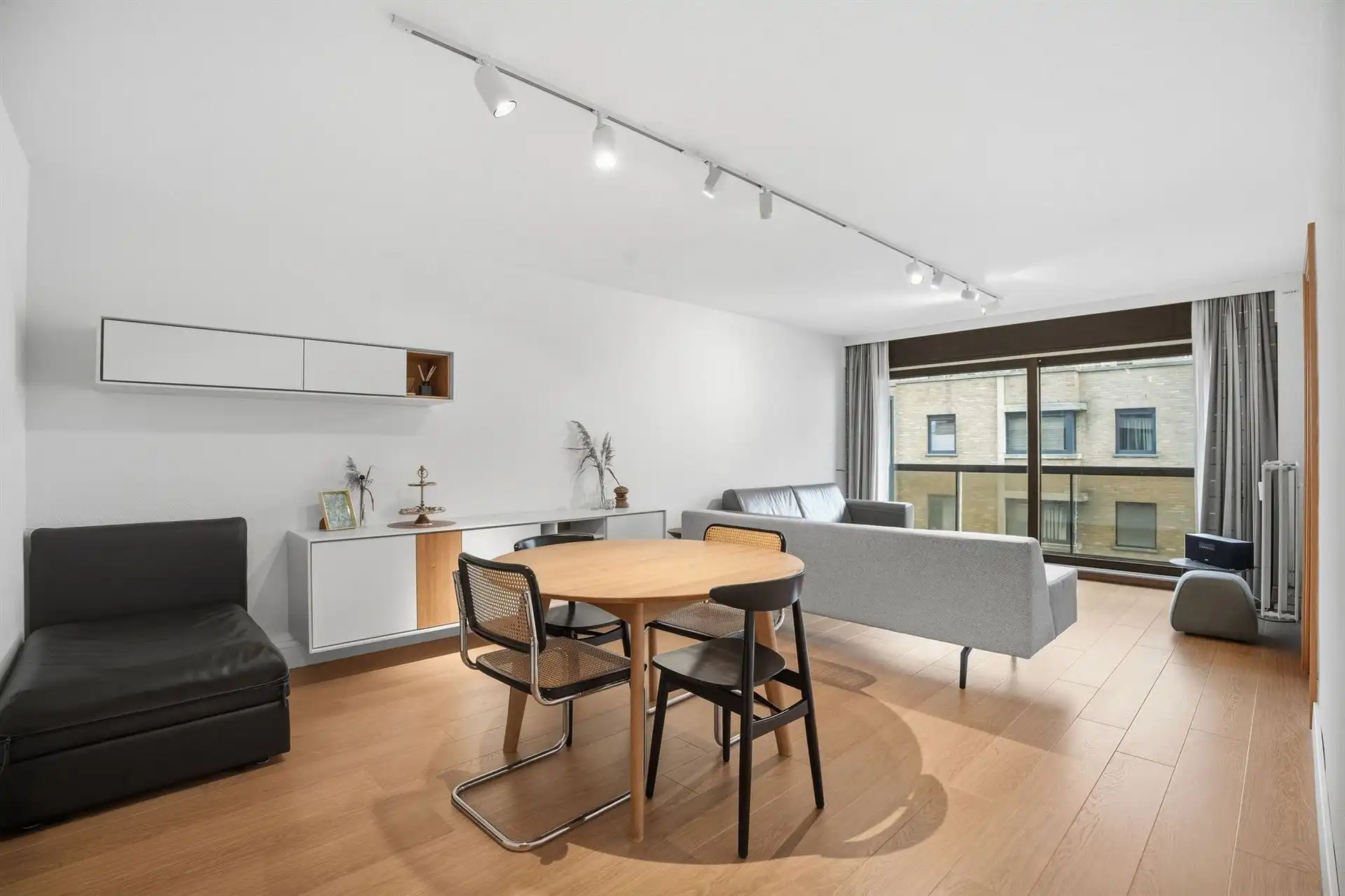 ZONNIG / INSTAPKLAAR  foto {{pictureIndex}}