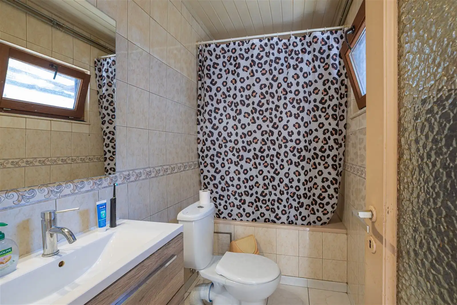 Te renoveren woning met 4 slaapkamers en buitenruimte Gent. foto 7