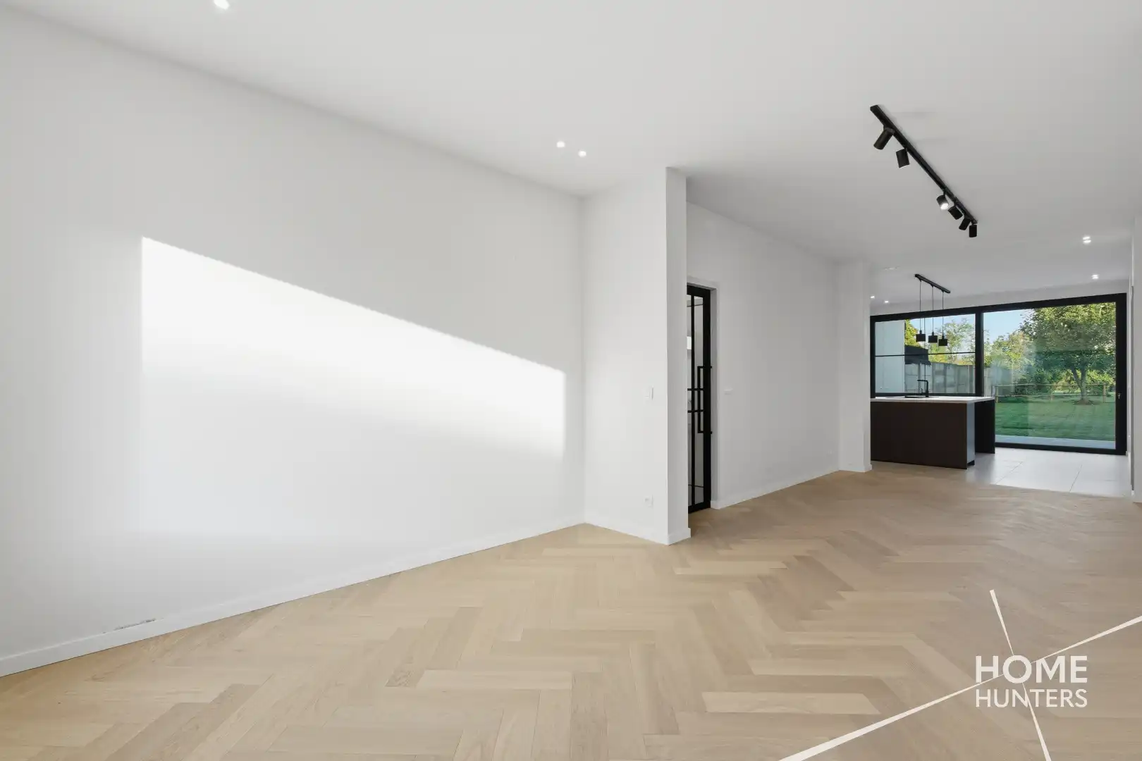 Volledig vernieuwde woning anno 2026 met 4 slaapkamers, prachtige tuin en garage foto 10