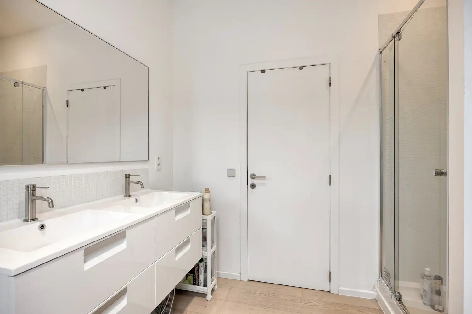 Karaktervolle en gerenoveerde stadswoning met drie ruime slaapkamers en stadstuin foto 13