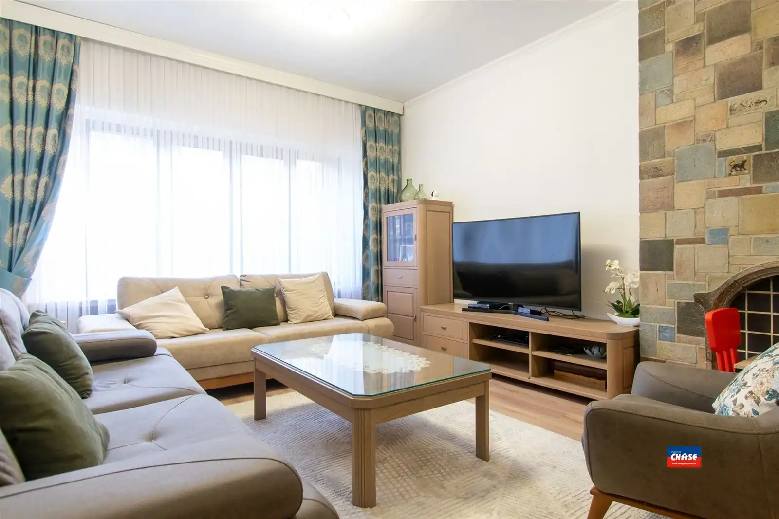 Ruime gezinswoning met vier slaapkamers en tuin foto 6