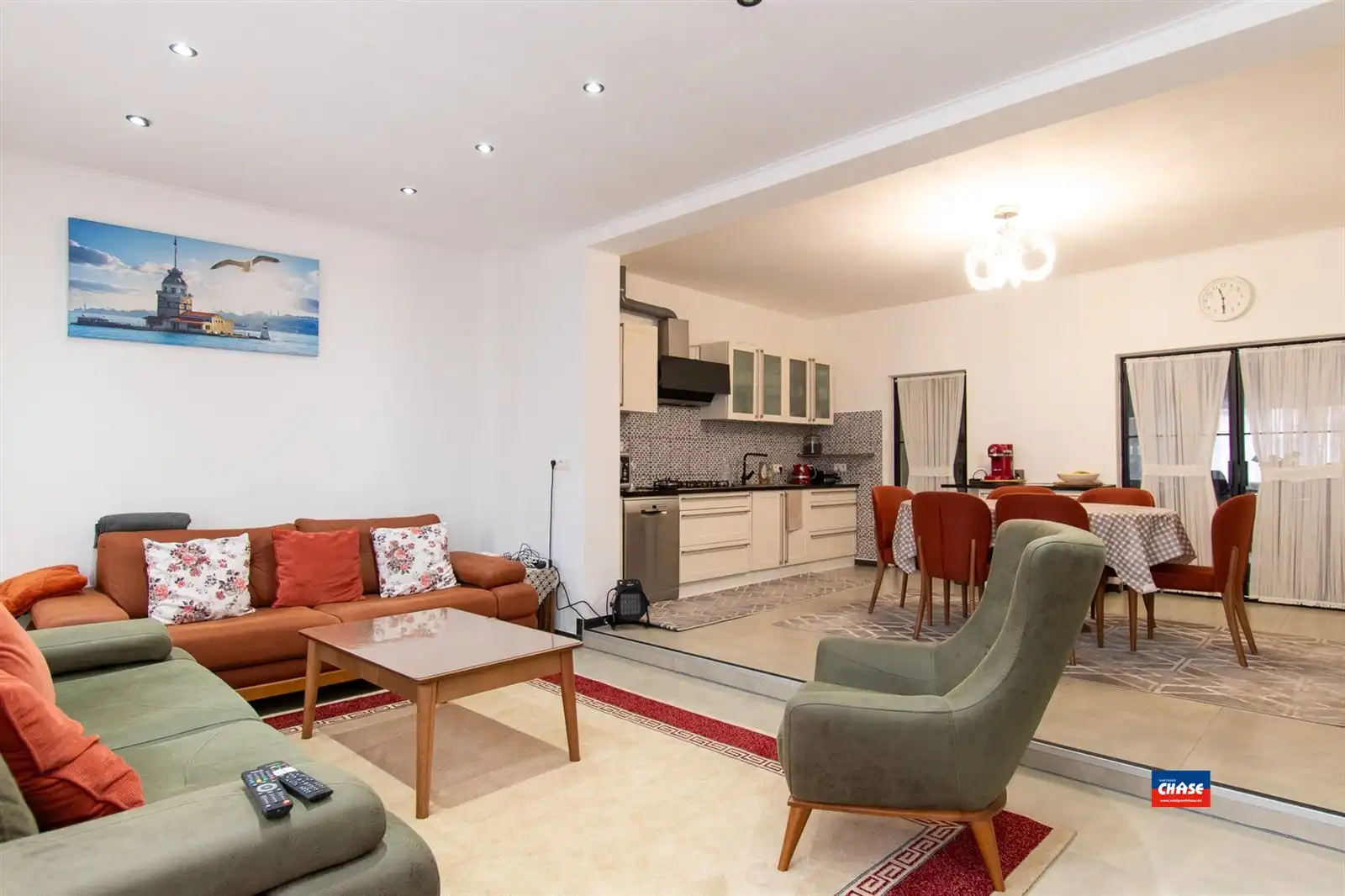 Ruime gezinswoning met vier slaapkamers en tuin foto 6