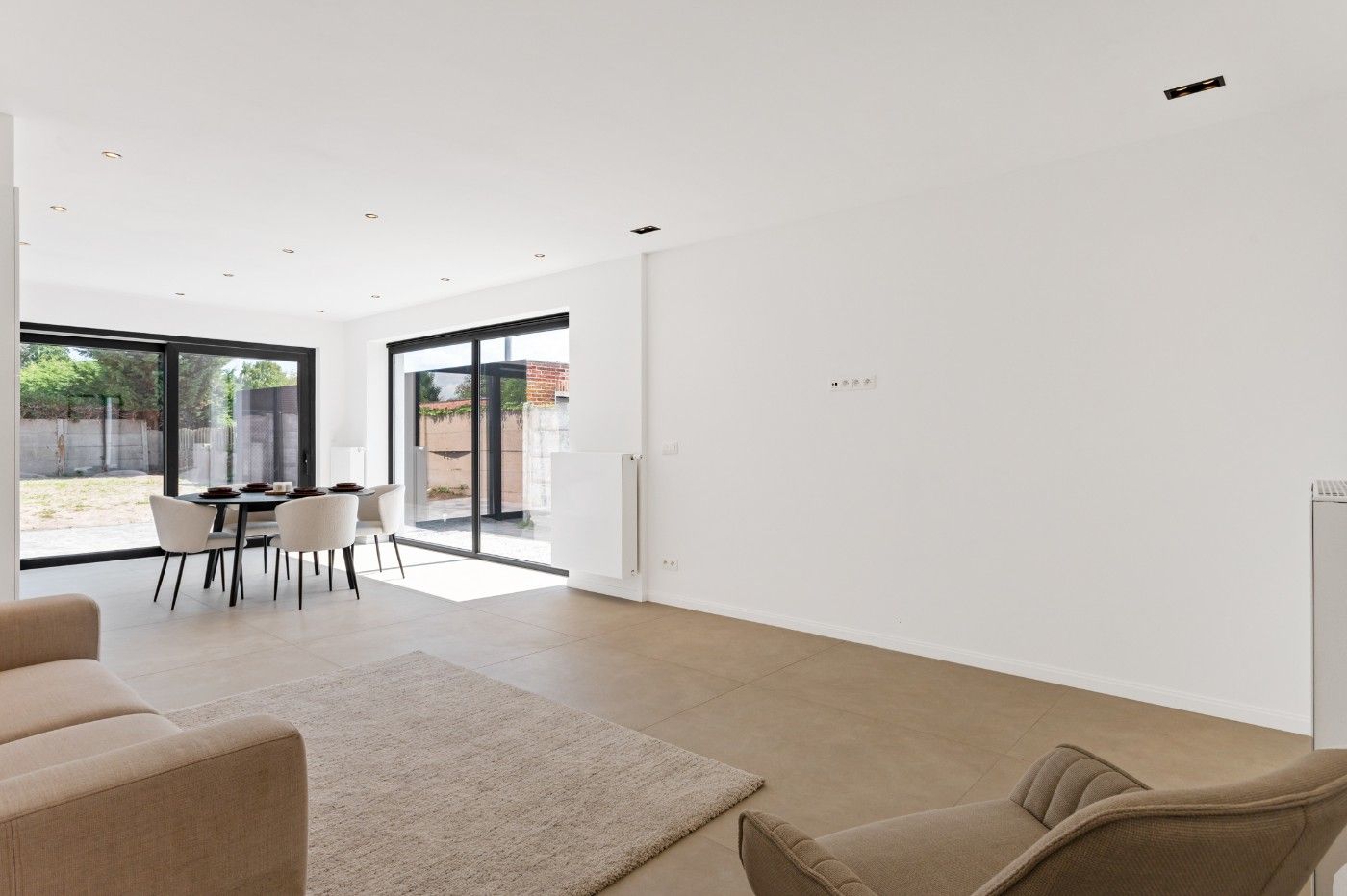 Prachtig gerenoveerde woning met 3 slpk., oprit en toffe tuin foto 8