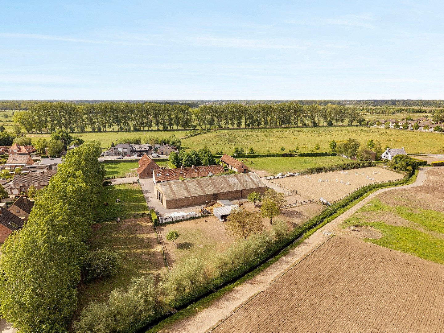 Uitzonderlijke hoeve met binnenpiste en paardenstallen op 1,88 hectare foto 8