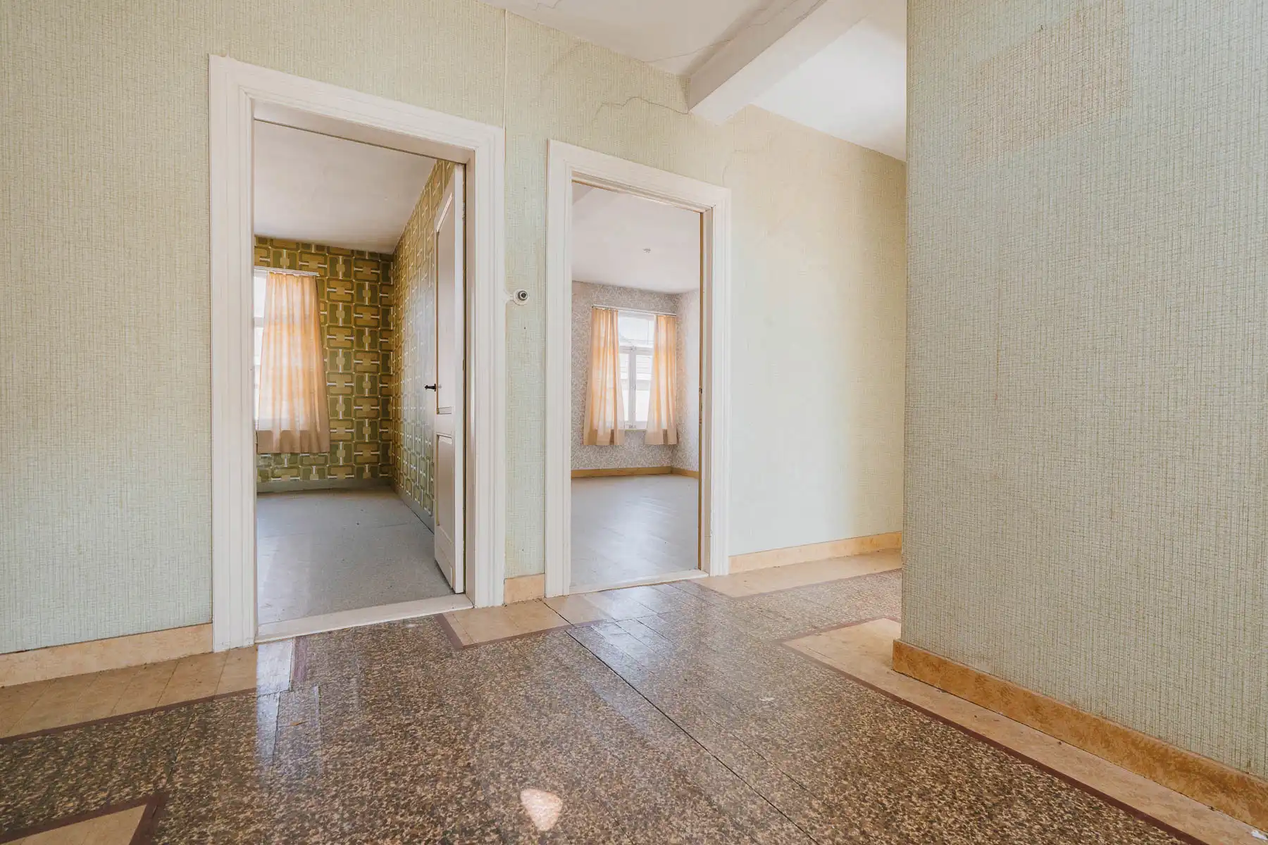Karaktervolle, te renoveren woning met tal van mogelijkheden foto 12