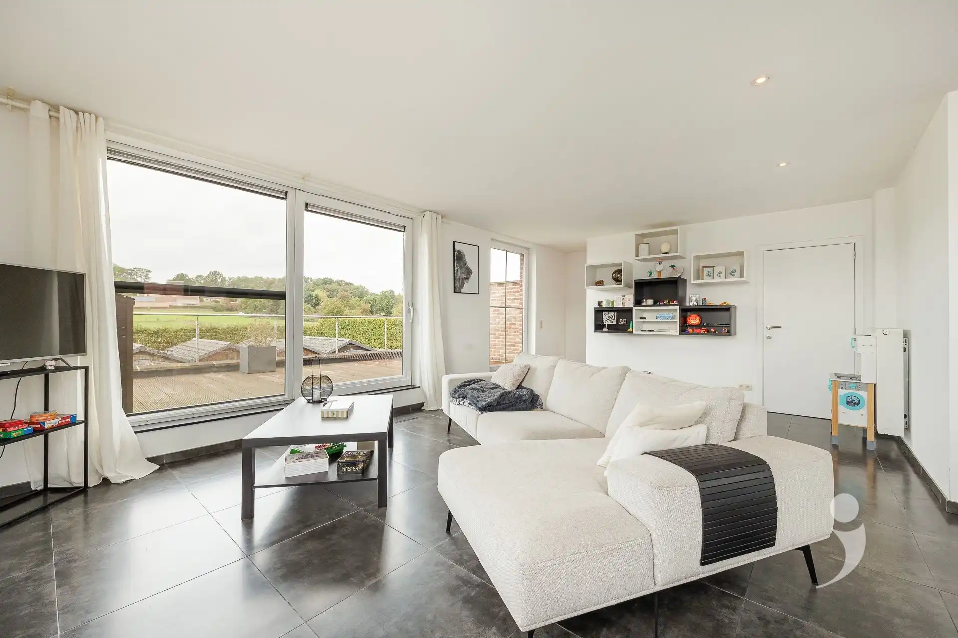 Bijzonder ruim appartement met prachtig vergezicht foto 13