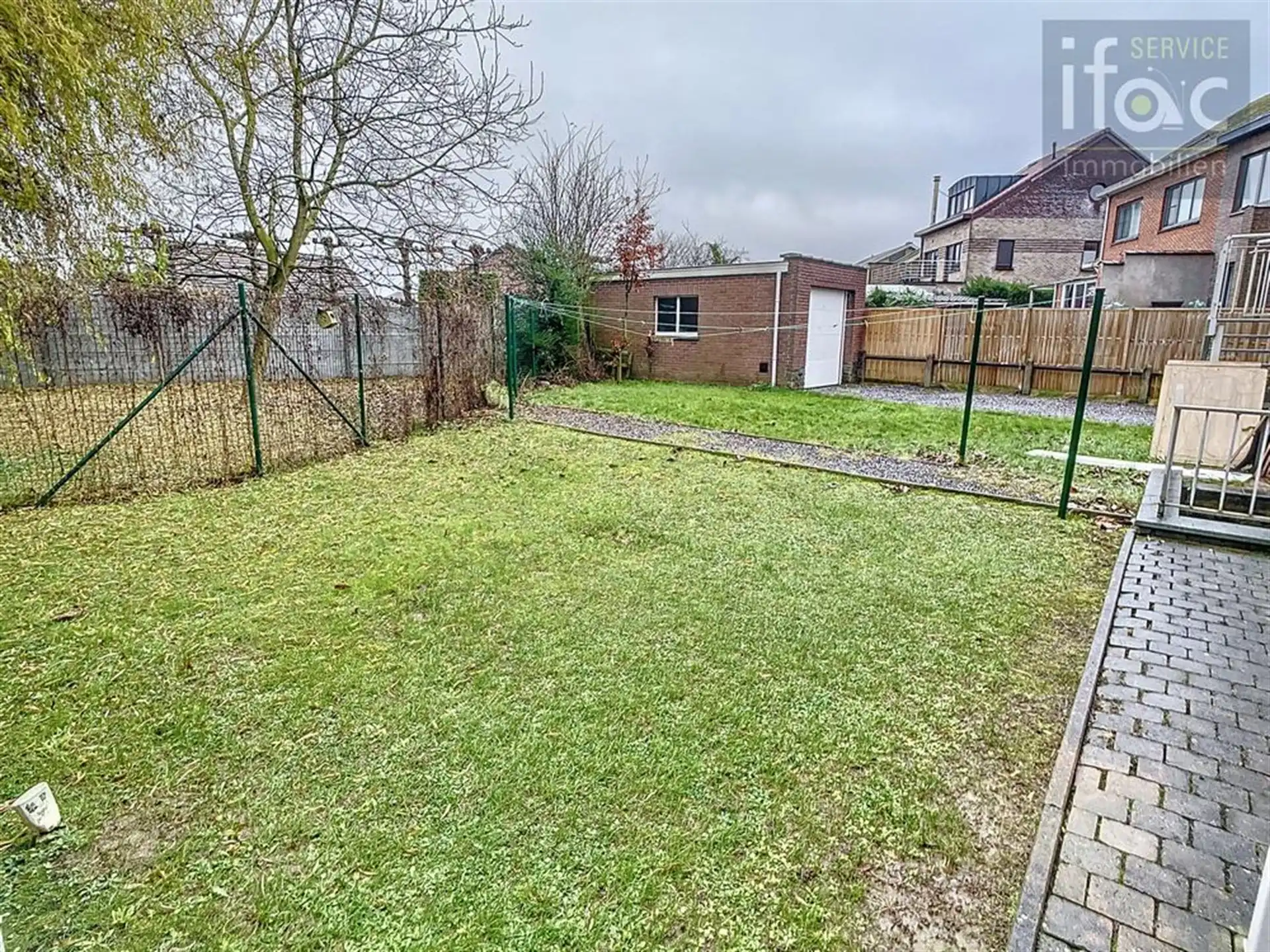 Gerenoveerd appartement met 2 slaapkamers, tuin en garage  foto 8